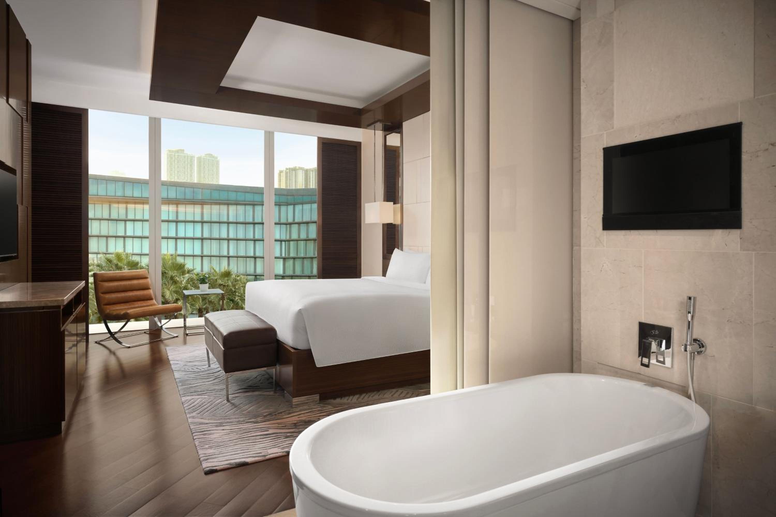 Deluxe Suite, Executive lounge access, 1 King photo 2