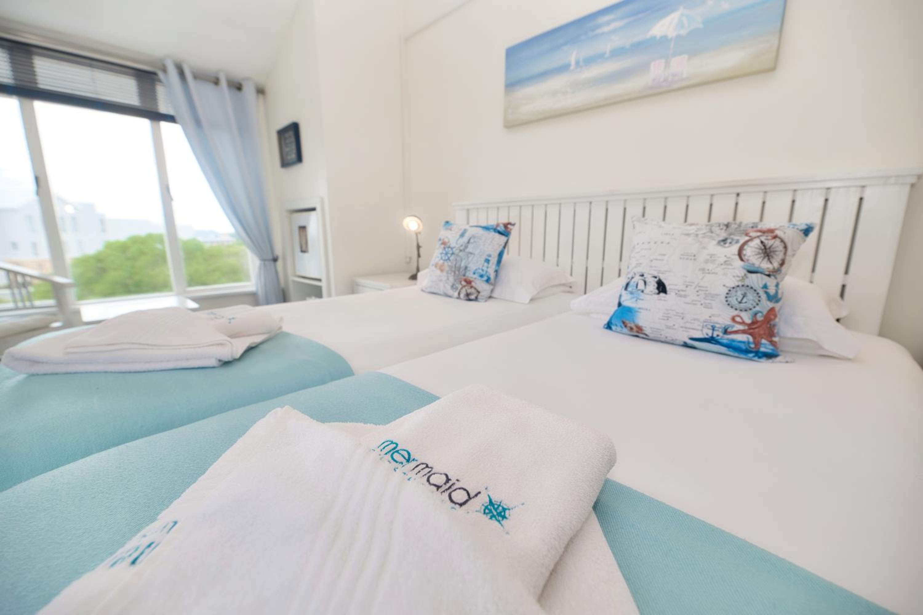 Standard Twin Room with Sea View - Photo 13