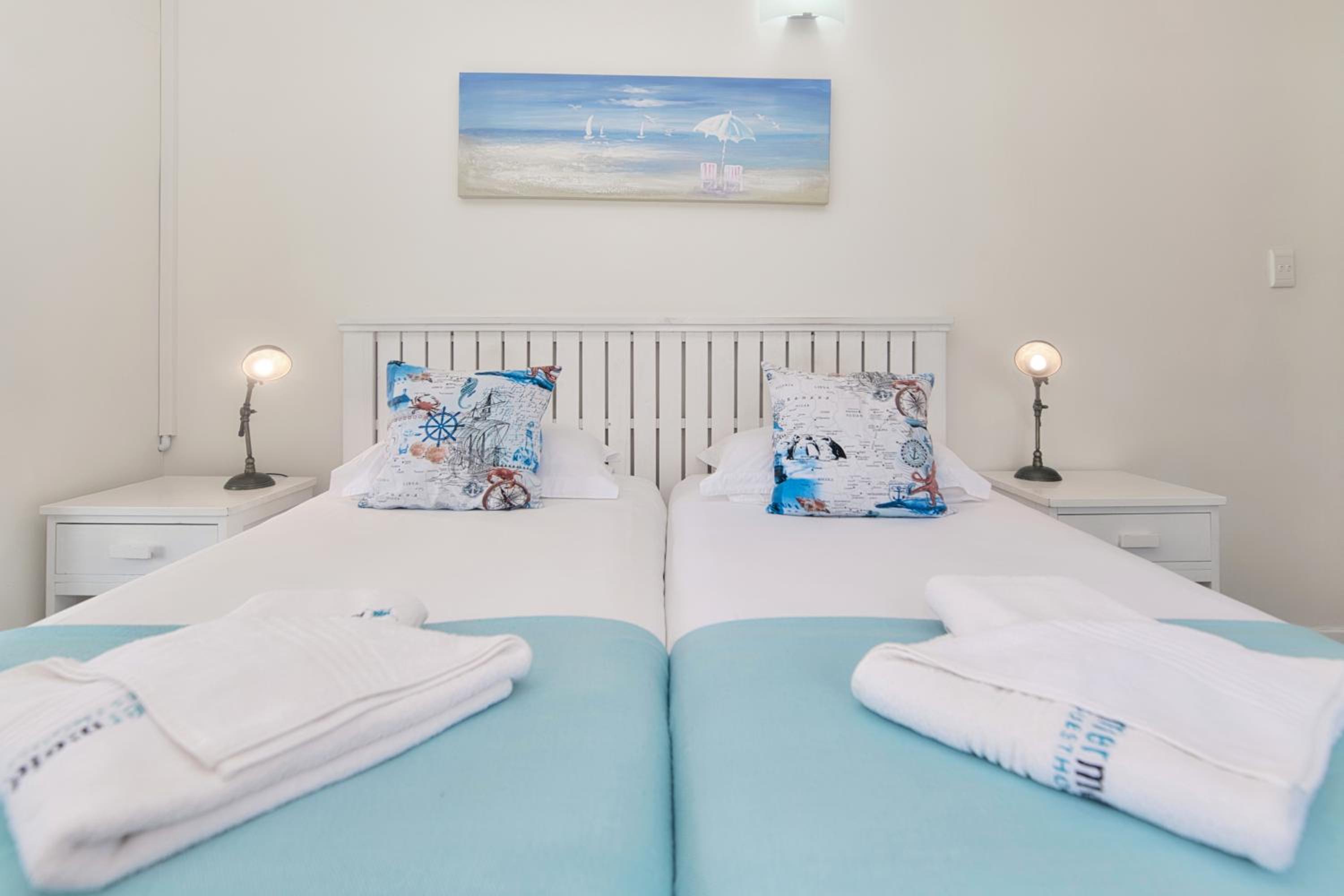 Standard Twin Room with Sea View - Photo 9