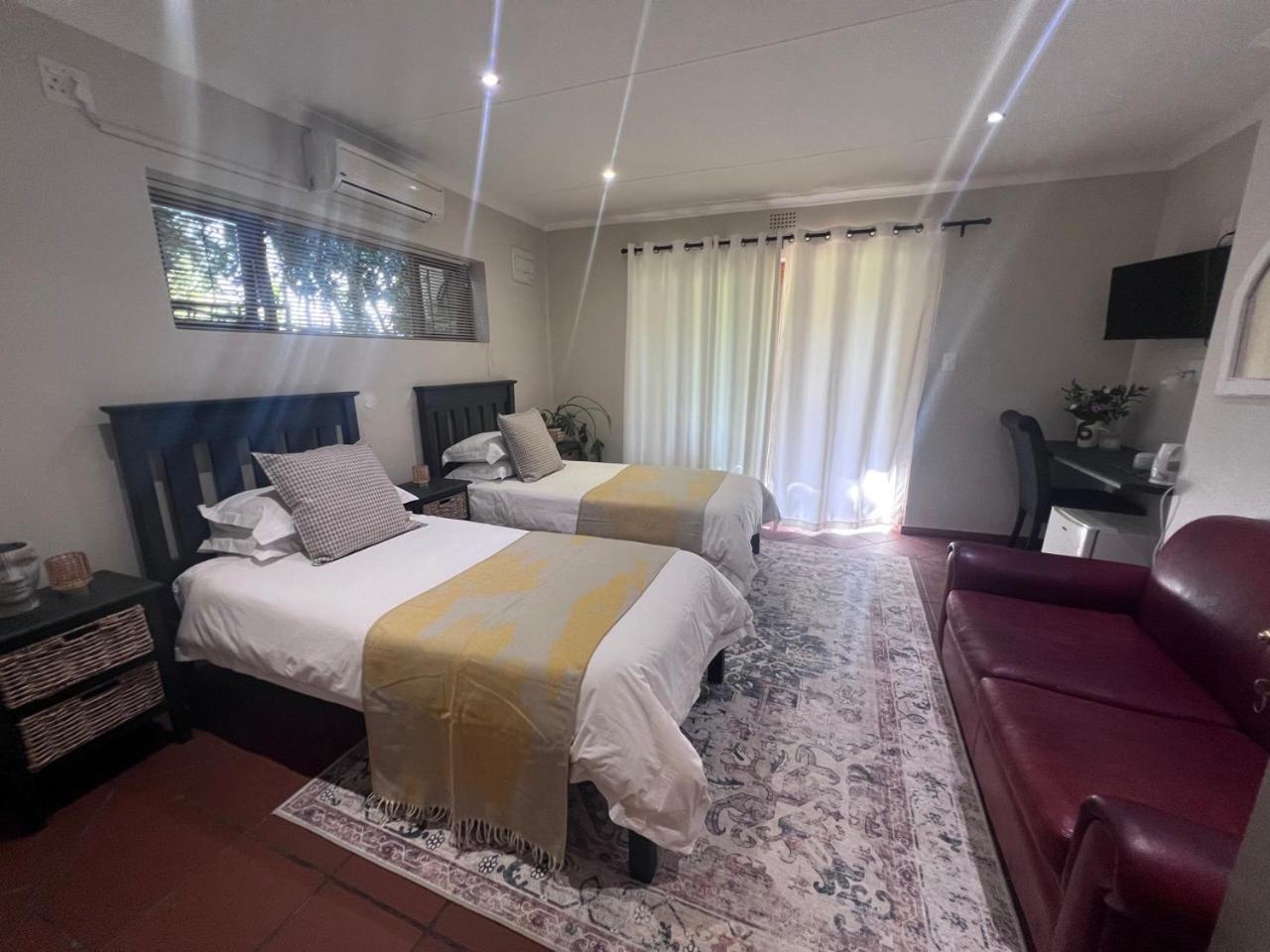 Standard Twin Room with Garden View photo 1