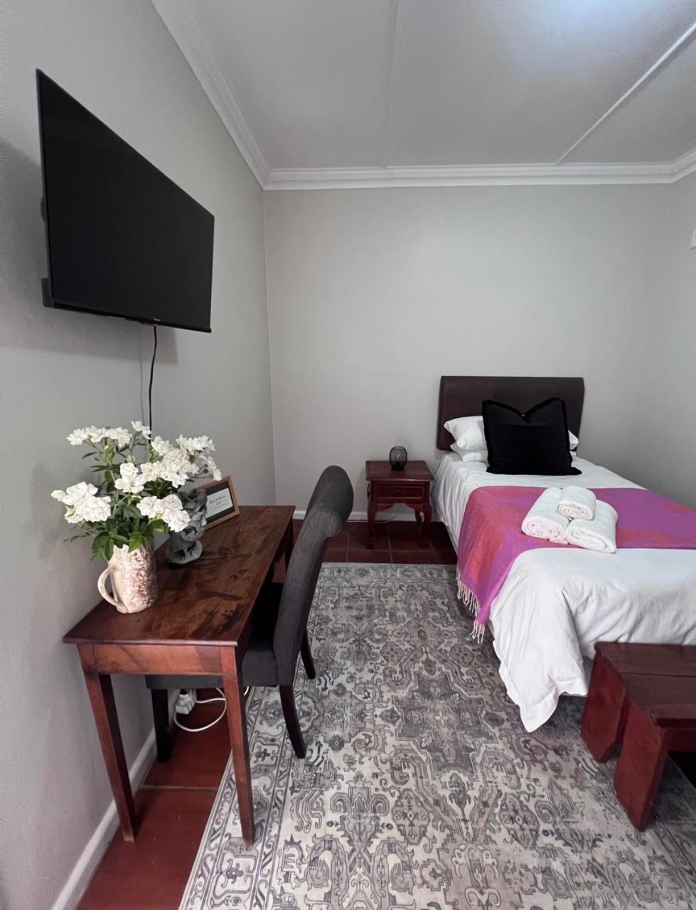 Single Room With Private Bathroom photo 1