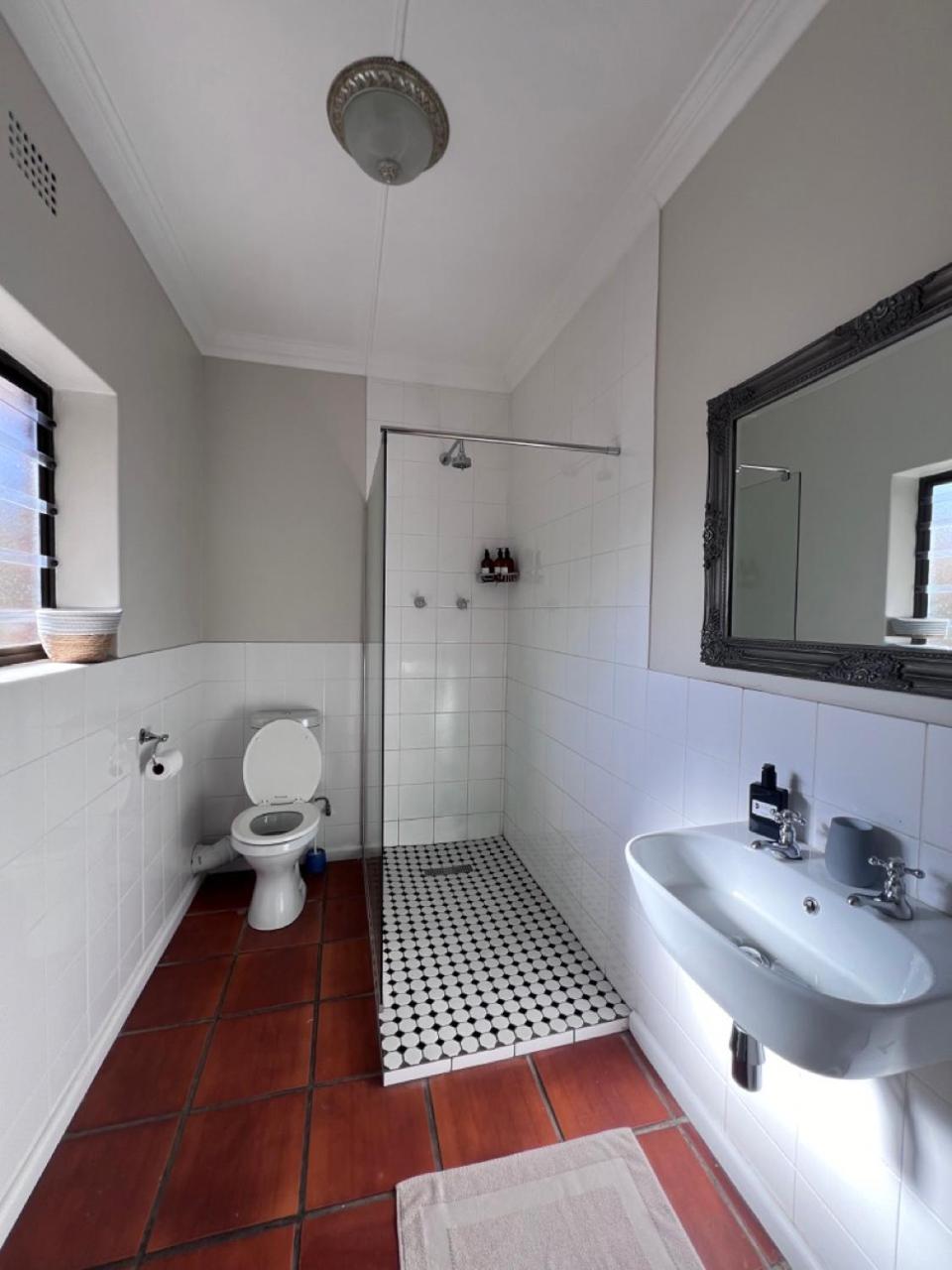 Single Room With Private Bathroom photo 3