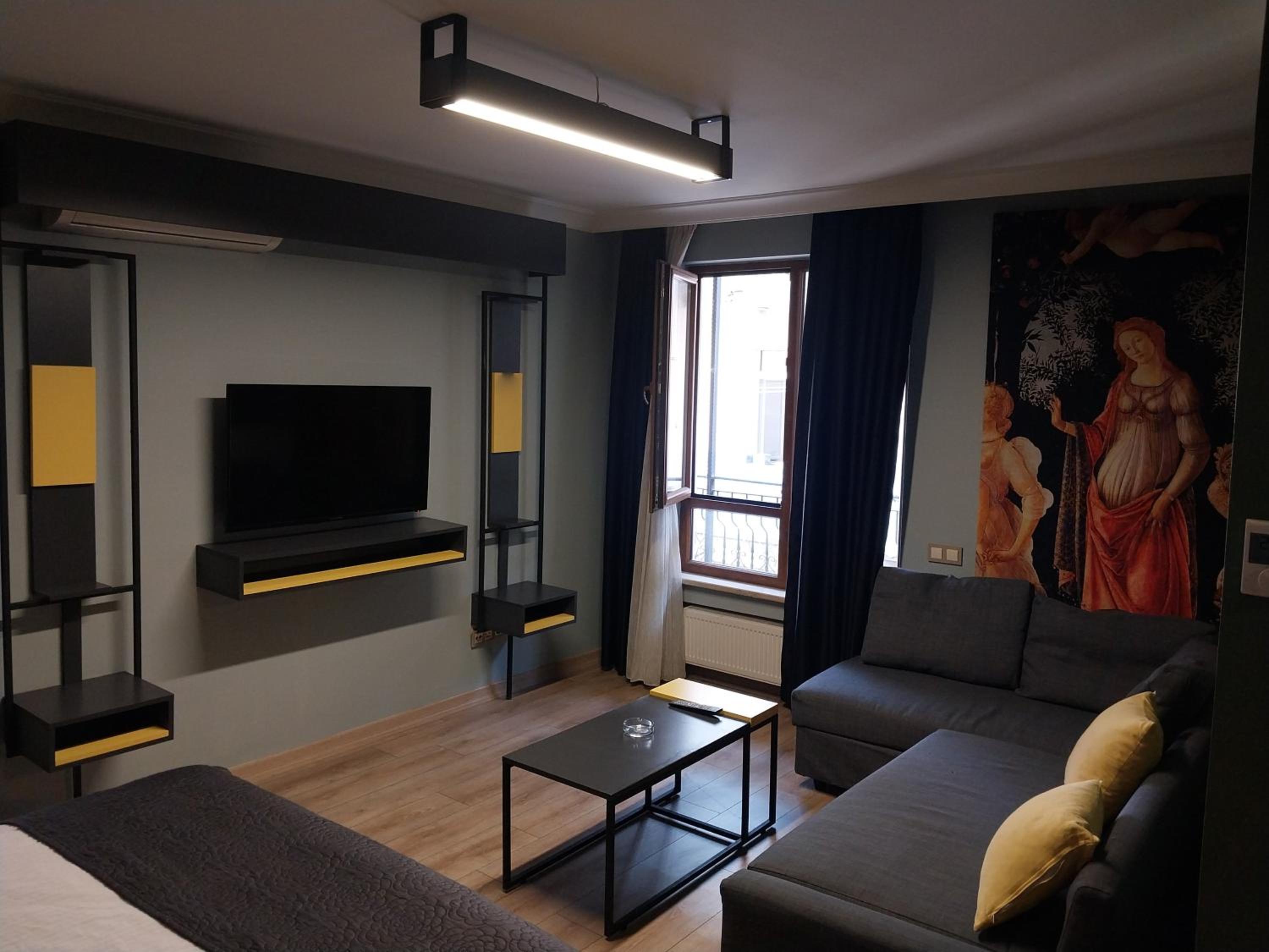 Deluxe Family Room - Photo 1