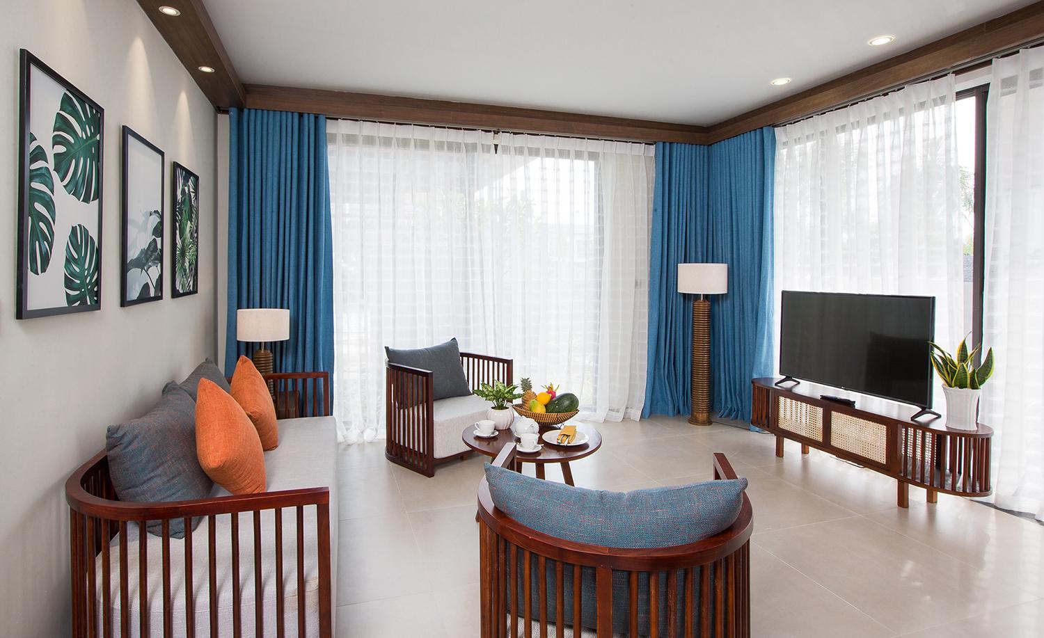 Three-Bedroom Beachfront Villa with Private Pool - Photo 22