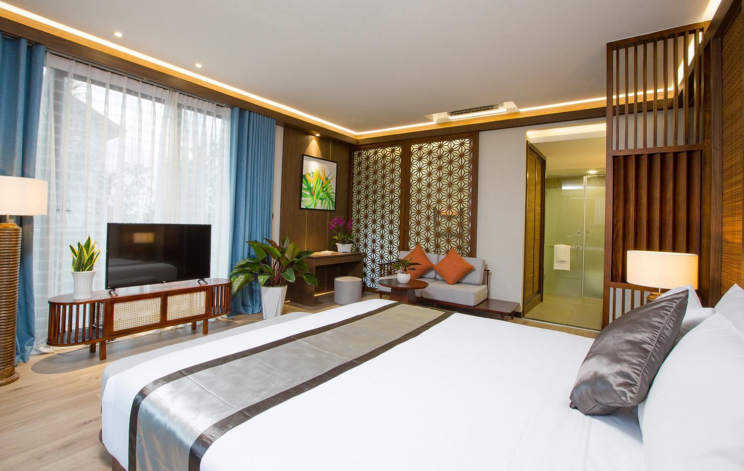 Three-Bedroom Beachfront Villa with Private Pool - Photo 25