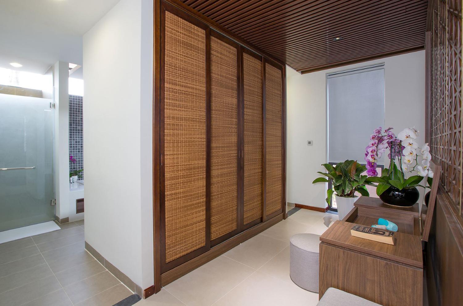 Three-Bedroom Beachfront Villa with Private Pool - Photo 26
