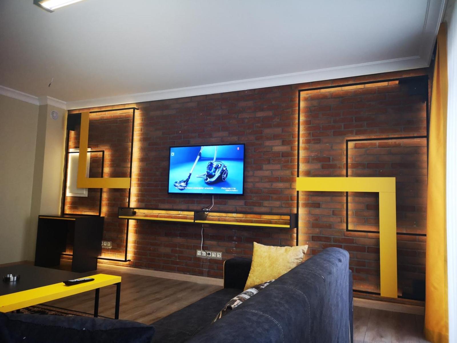 Executive Suite - Photo 3