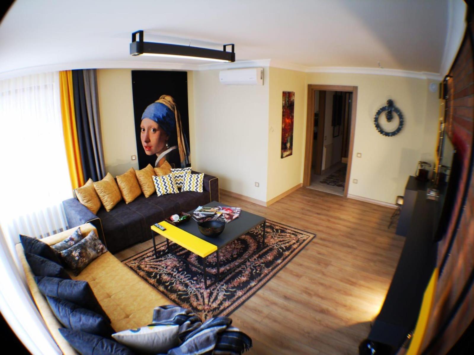 Executive Suite - Photo 1