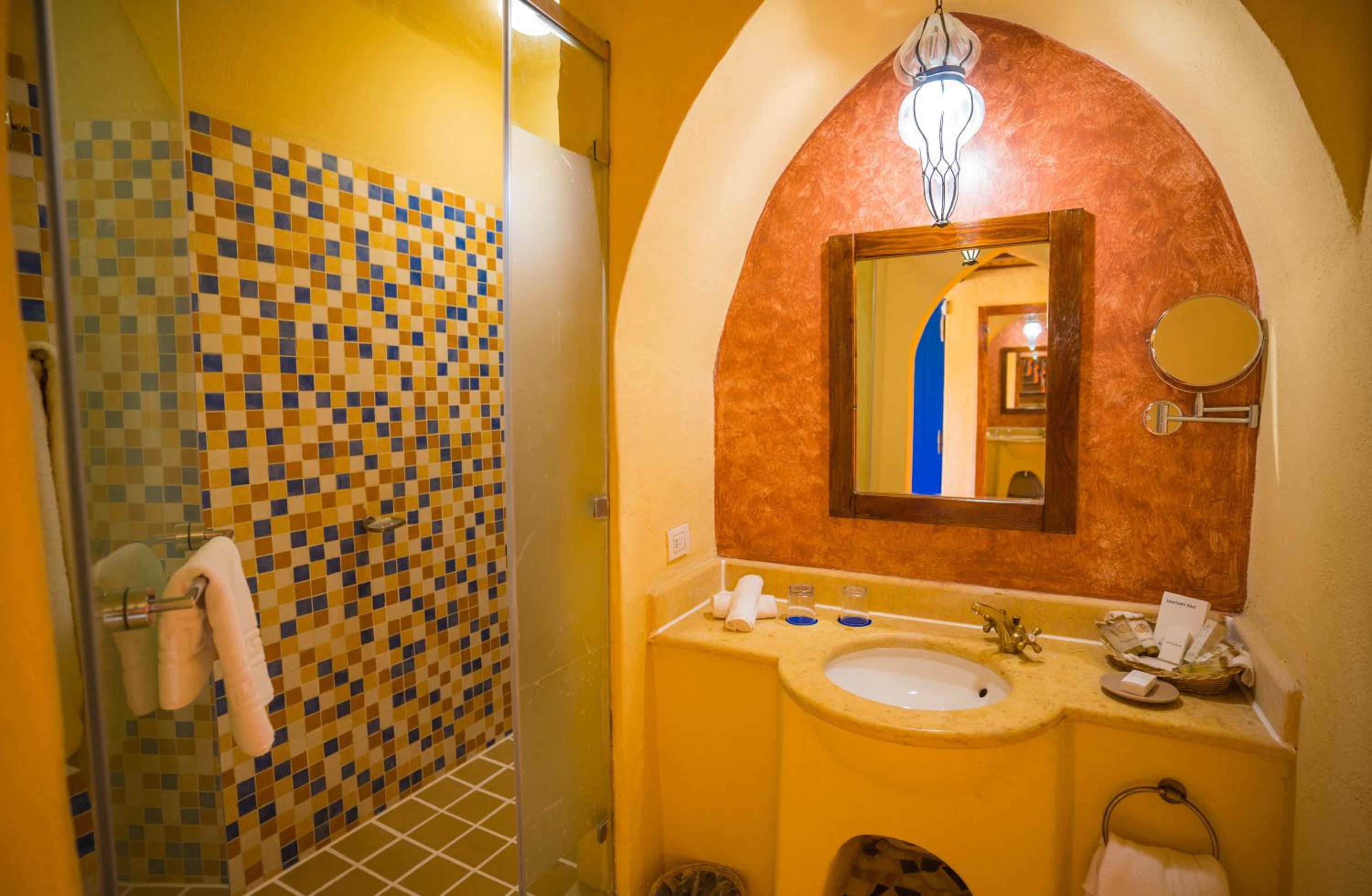 Standard Double or Twin Room with Garden View - Photo 11