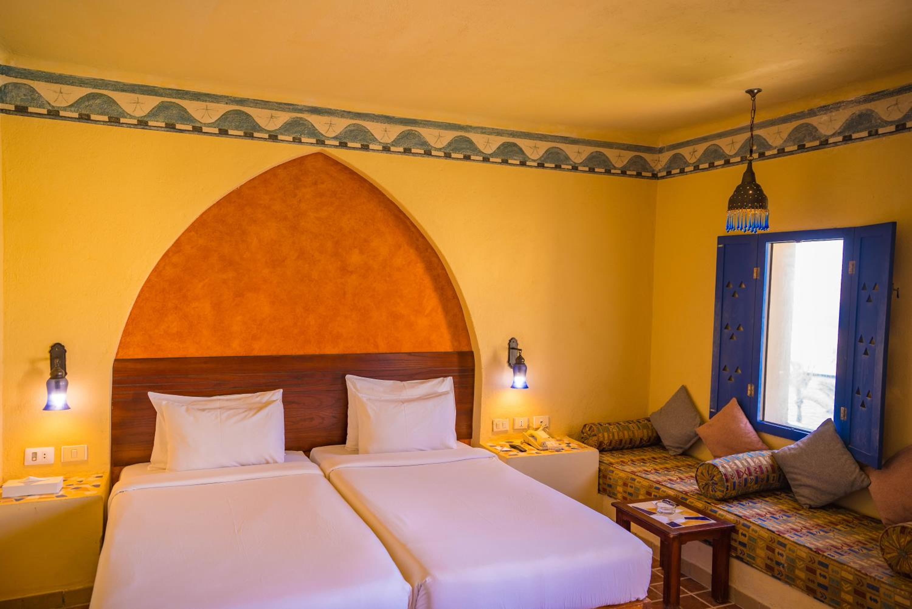 Standard Double or Twin Room with Garden View - Photo 10