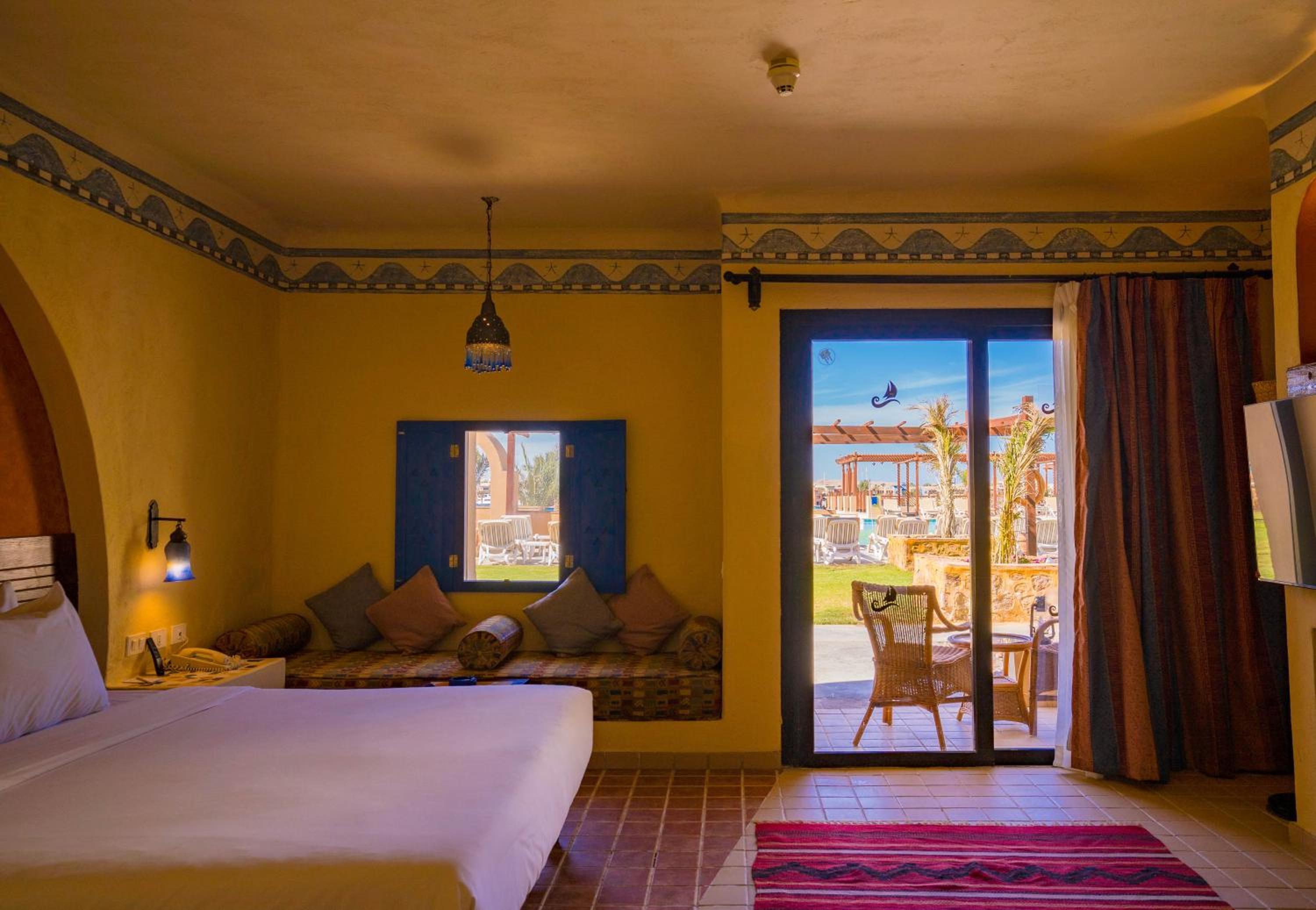 Double or Twin Room with View - Photo 10