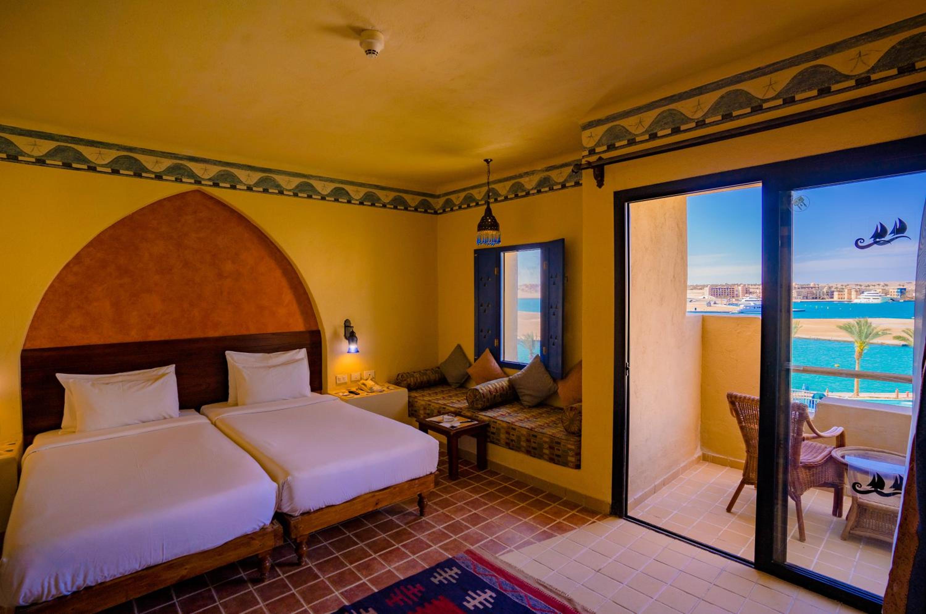 Double or Twin Room with View - Photo 9