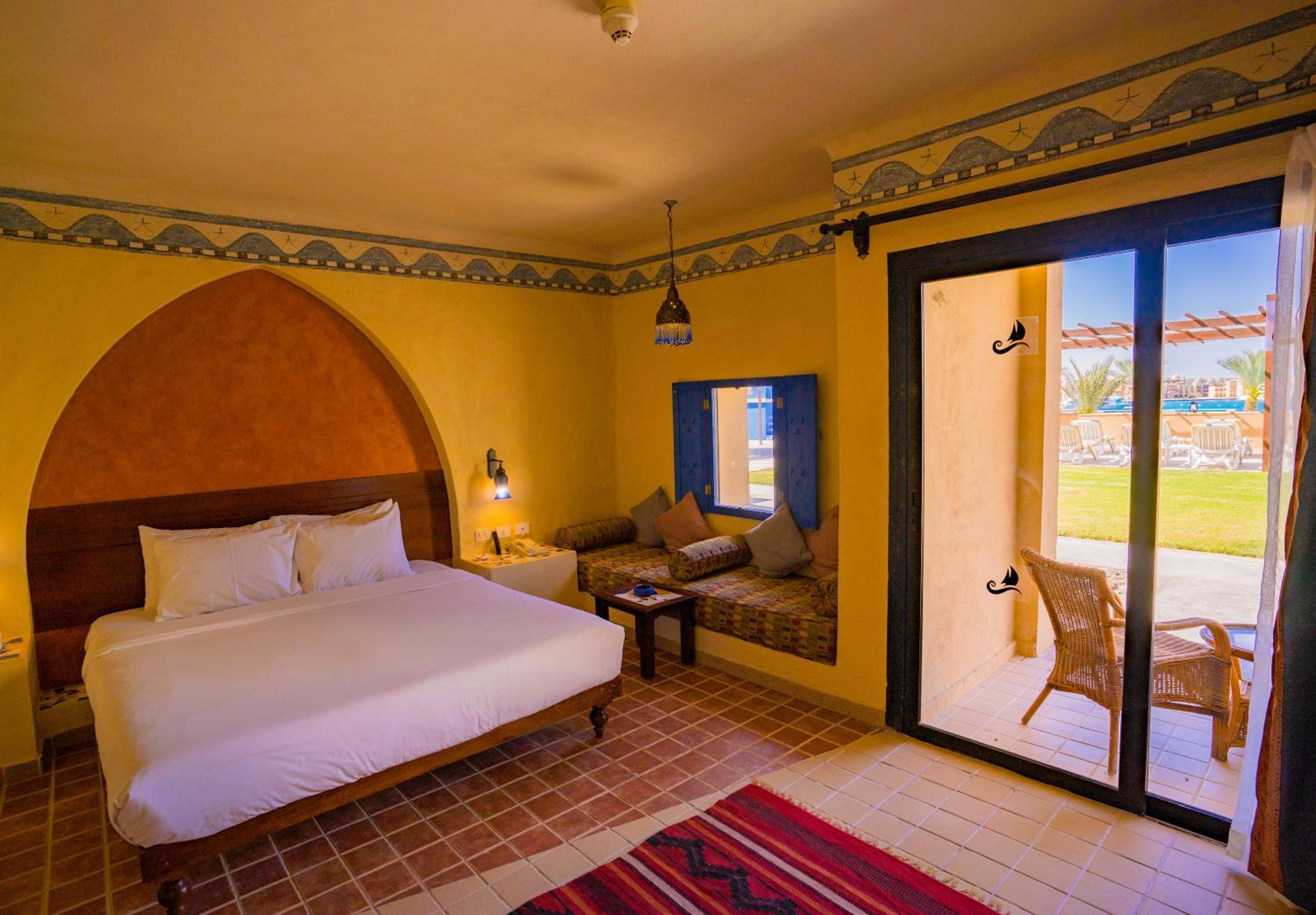 Double or Twin Room with View - Photo 8