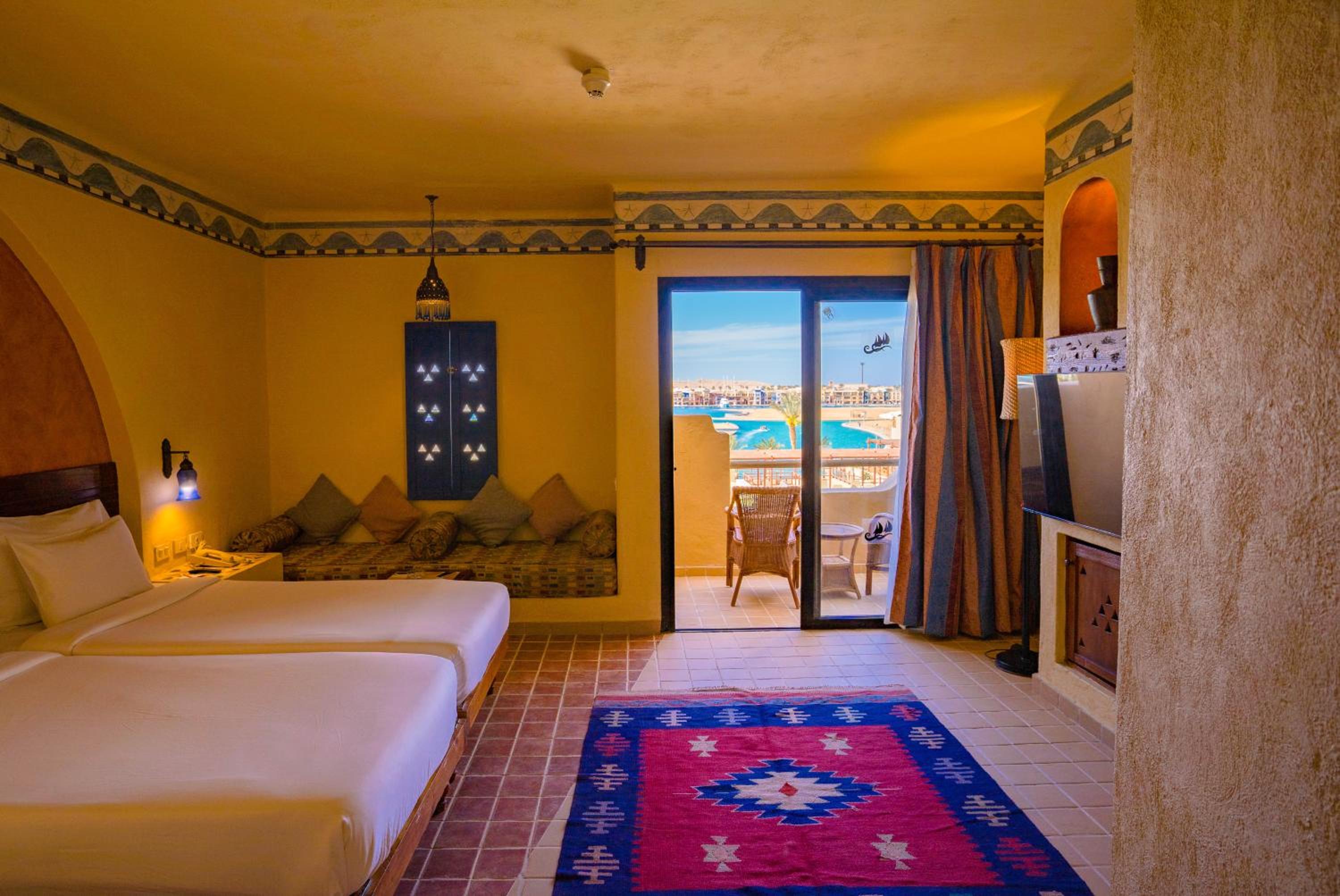 Double or Twin Room with View - Photo 6