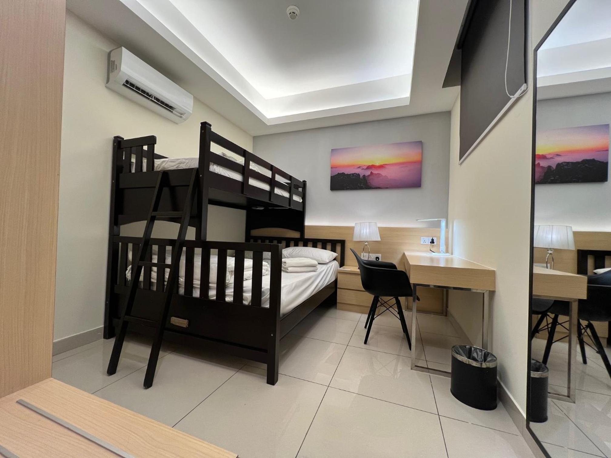Two-Bedroom Family Suite - Photo 7