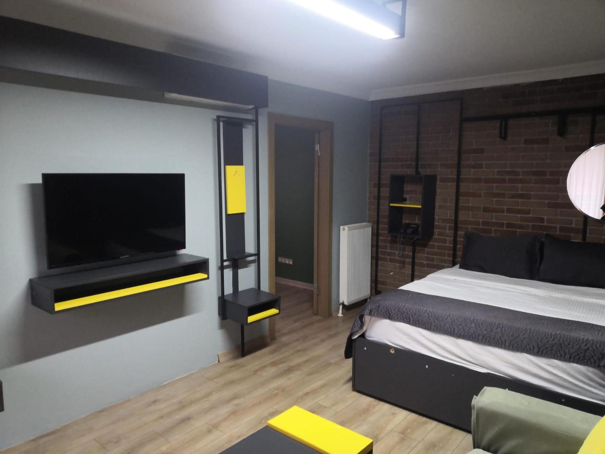 Deluxe Family Room - Photo 2
