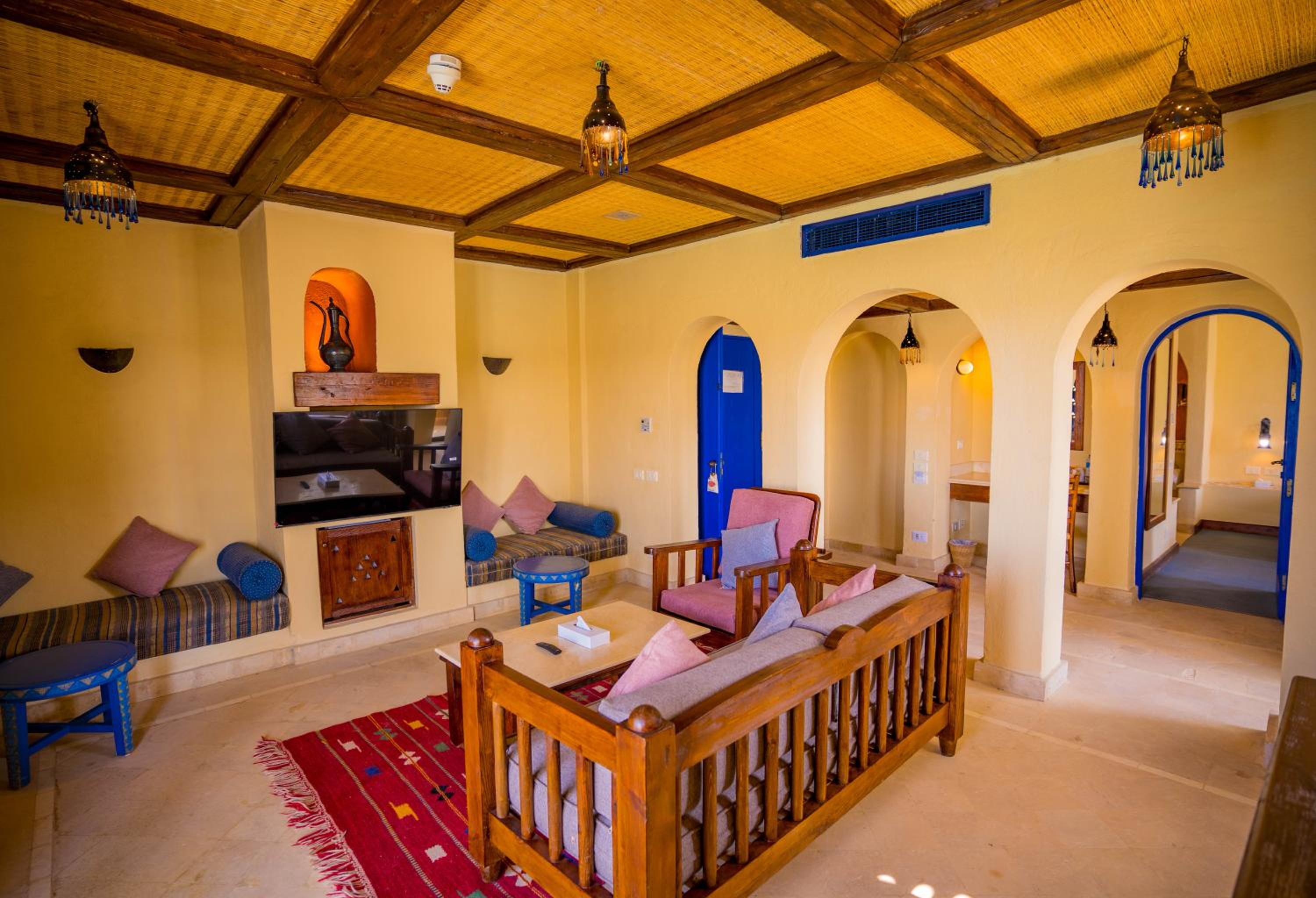 One-Bedroom Suite - Photo 4