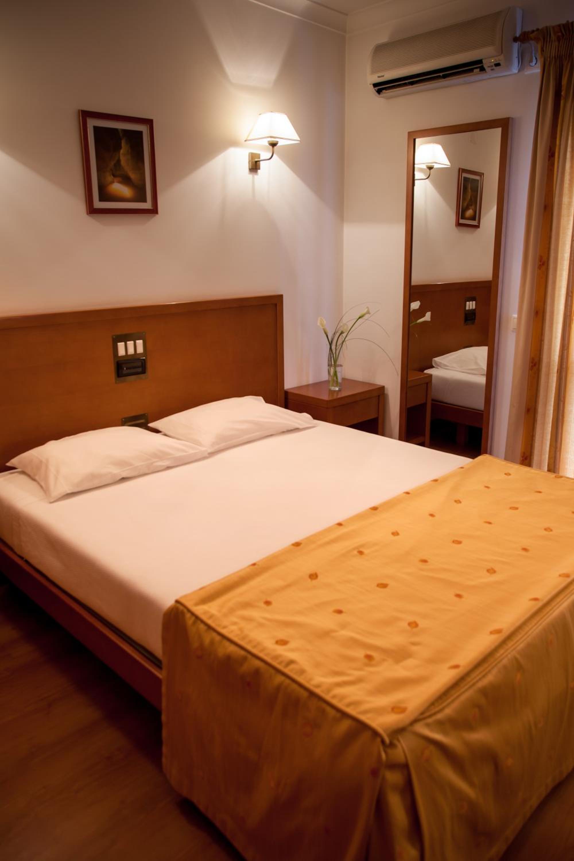 Double or Twin Room with Extra Bed - Photo 3