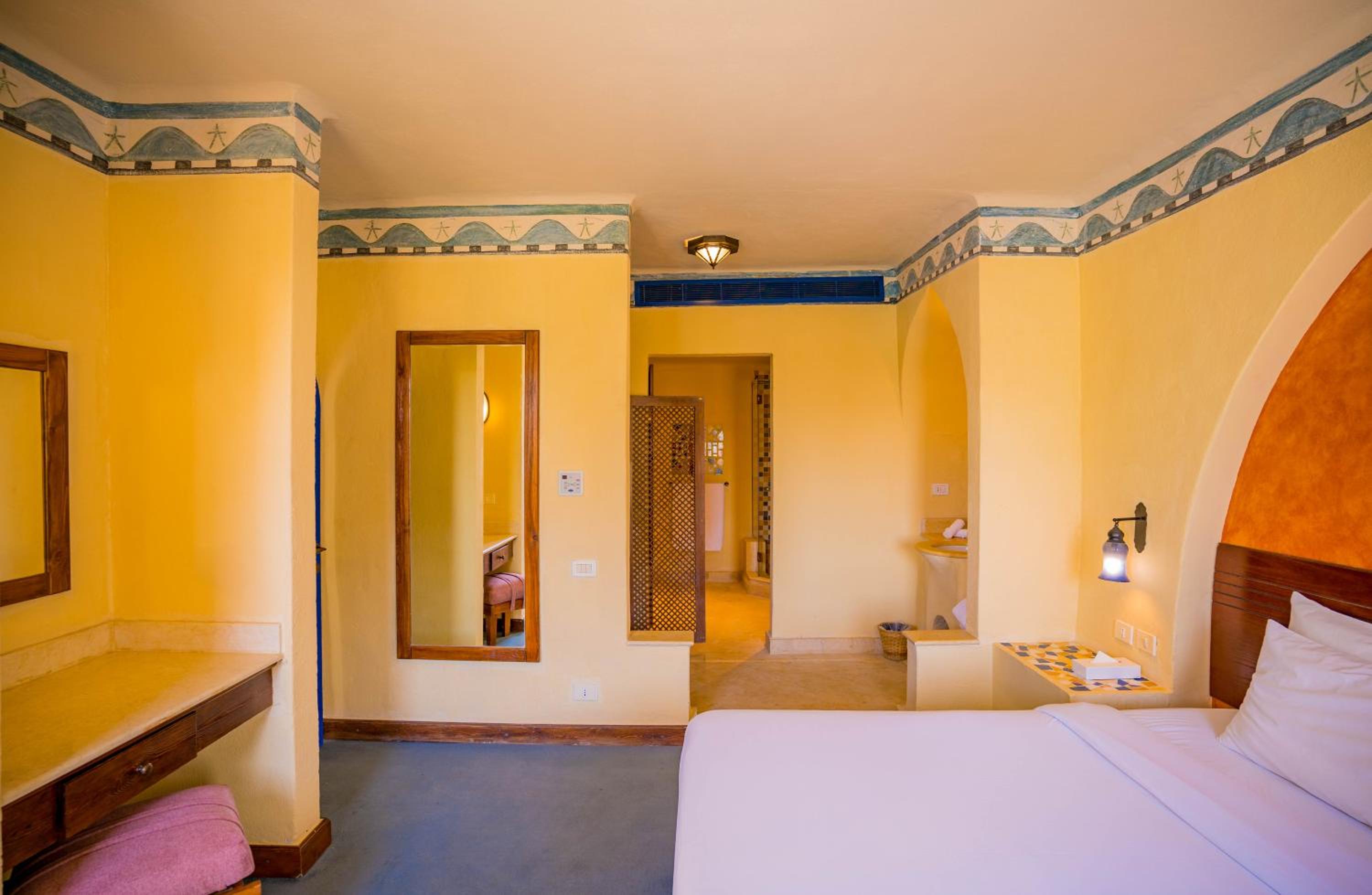 One-Bedroom Suite - Photo 2
