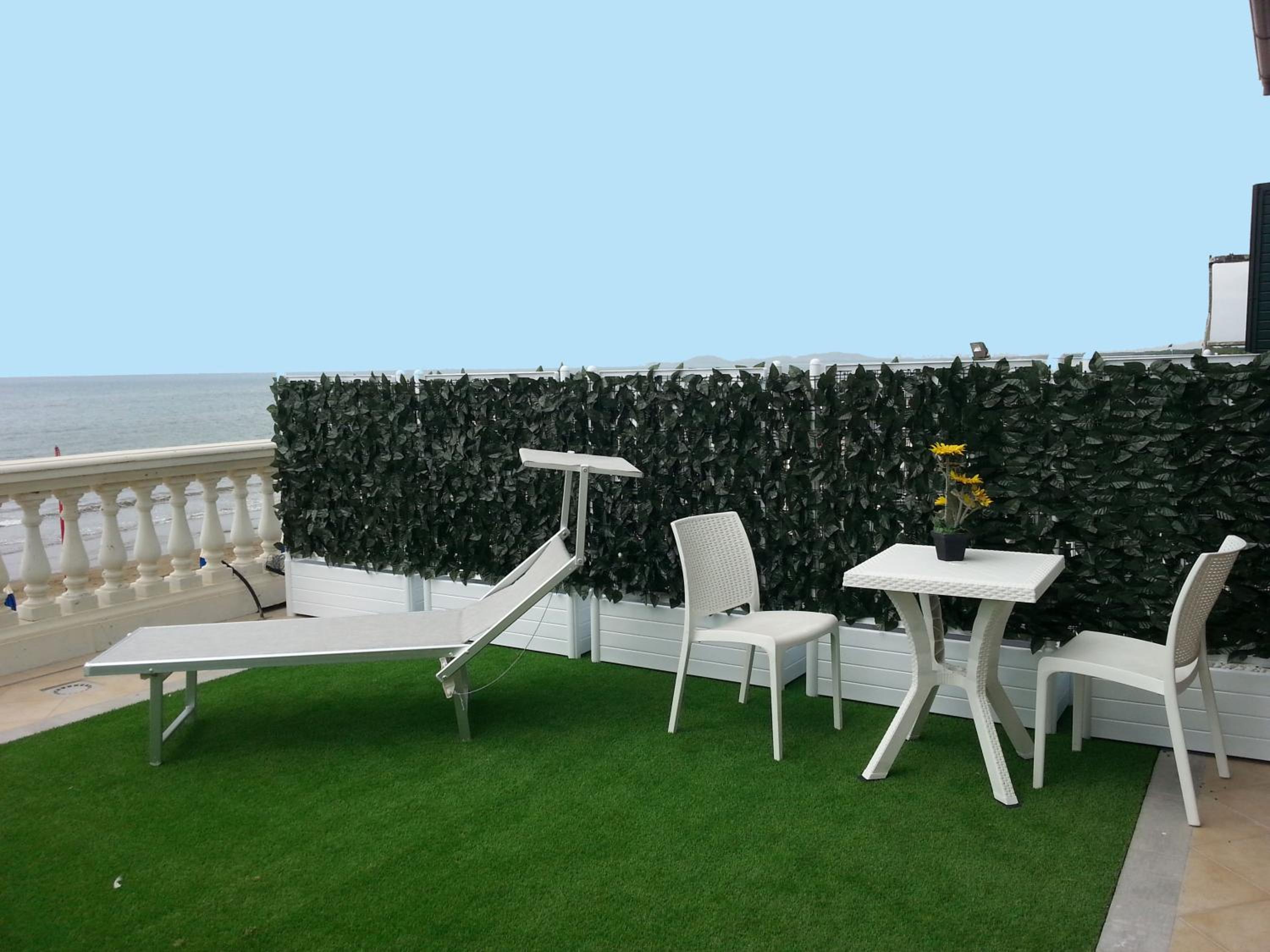 Double or Twin Room with Sea View - Photo 10