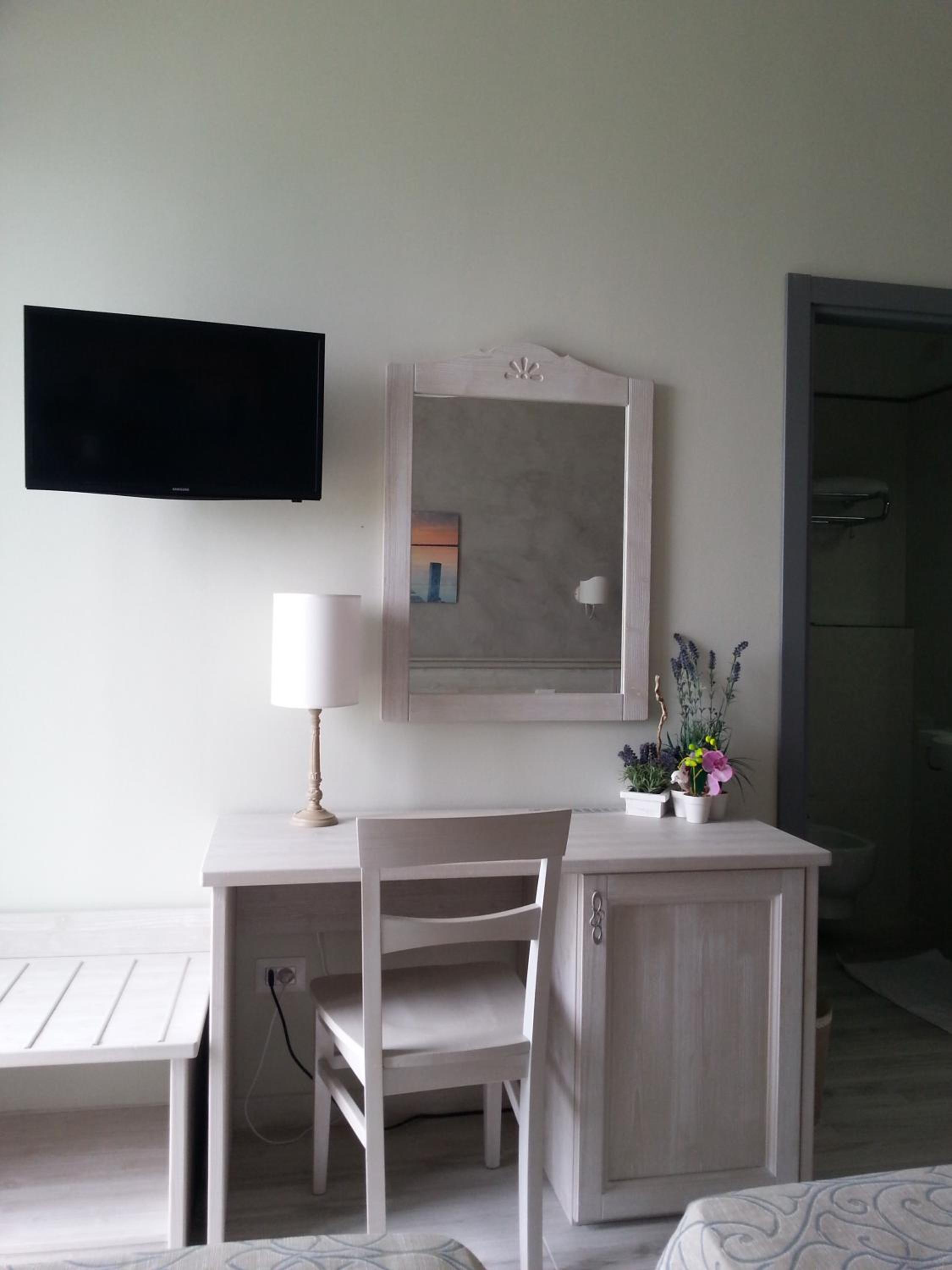 Double or Twin Room with Sea View - Photo 1