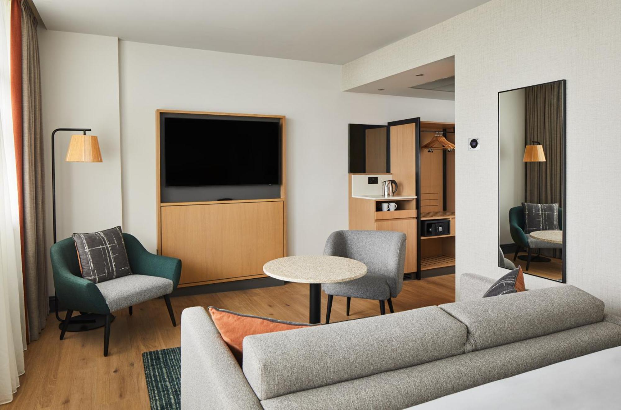Deluxe King Room - Photo 2