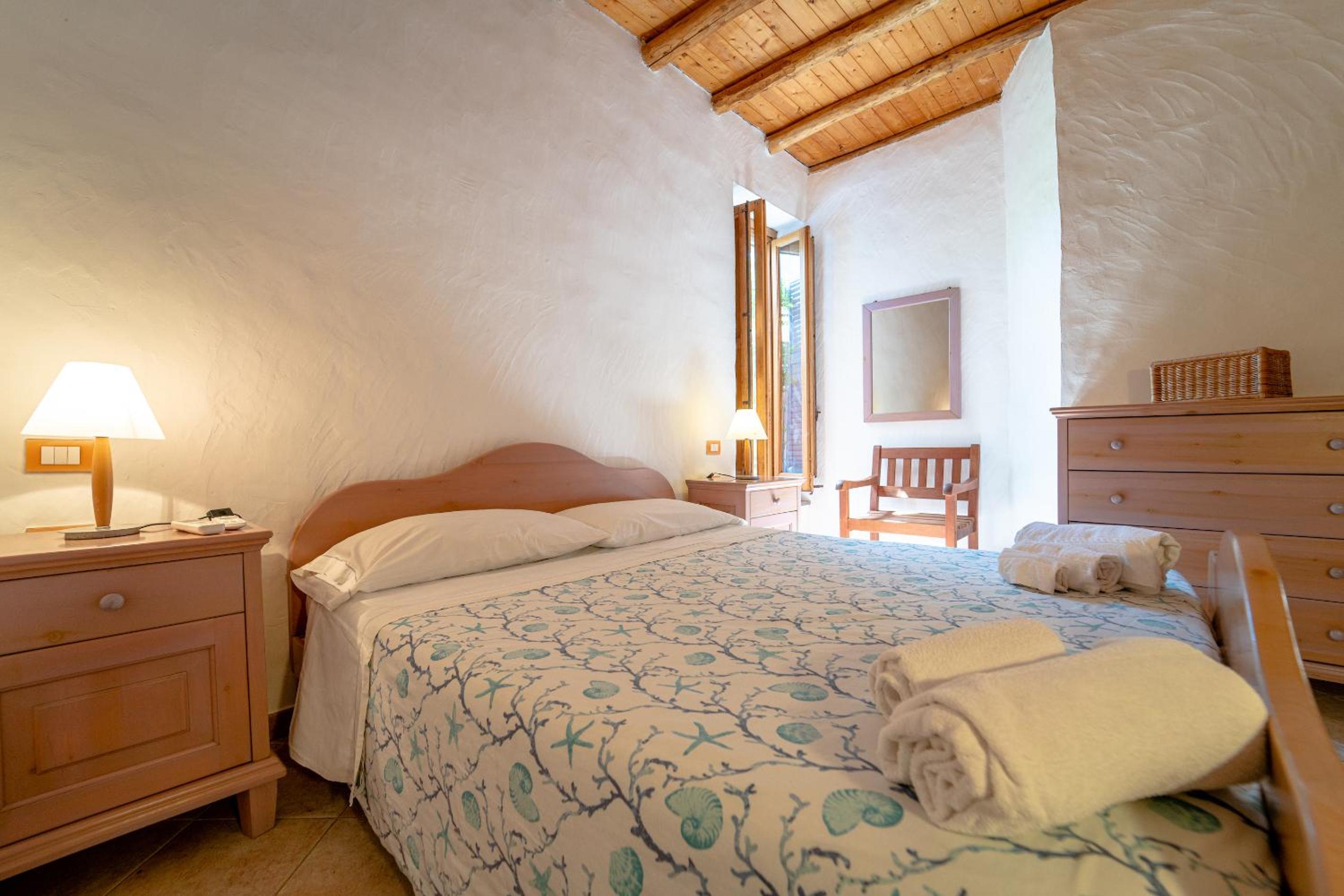 One-Bedroom Standard Apartment - Photo 4