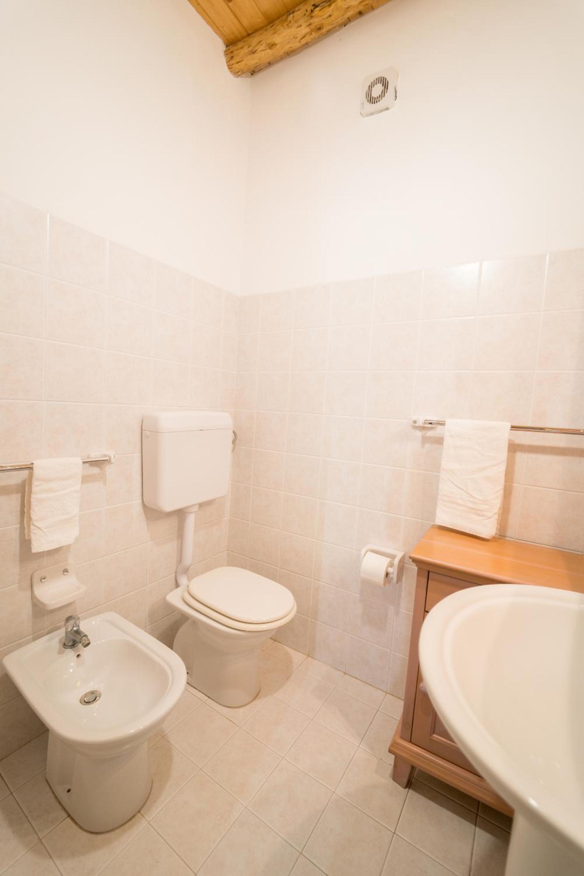 One-Bedroom Standard Apartment - Photo 6