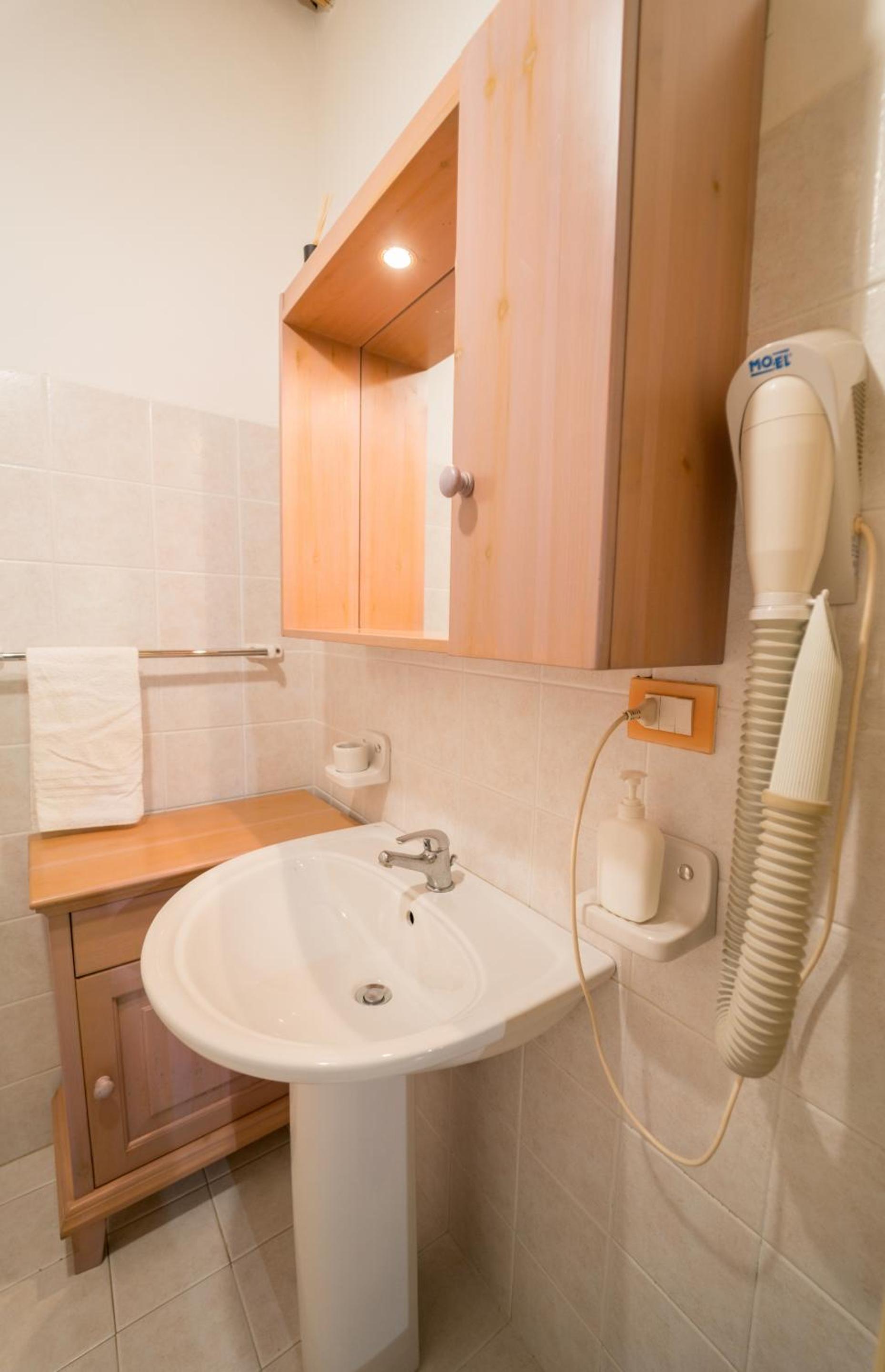 One-Bedroom Standard Apartment - Photo 7