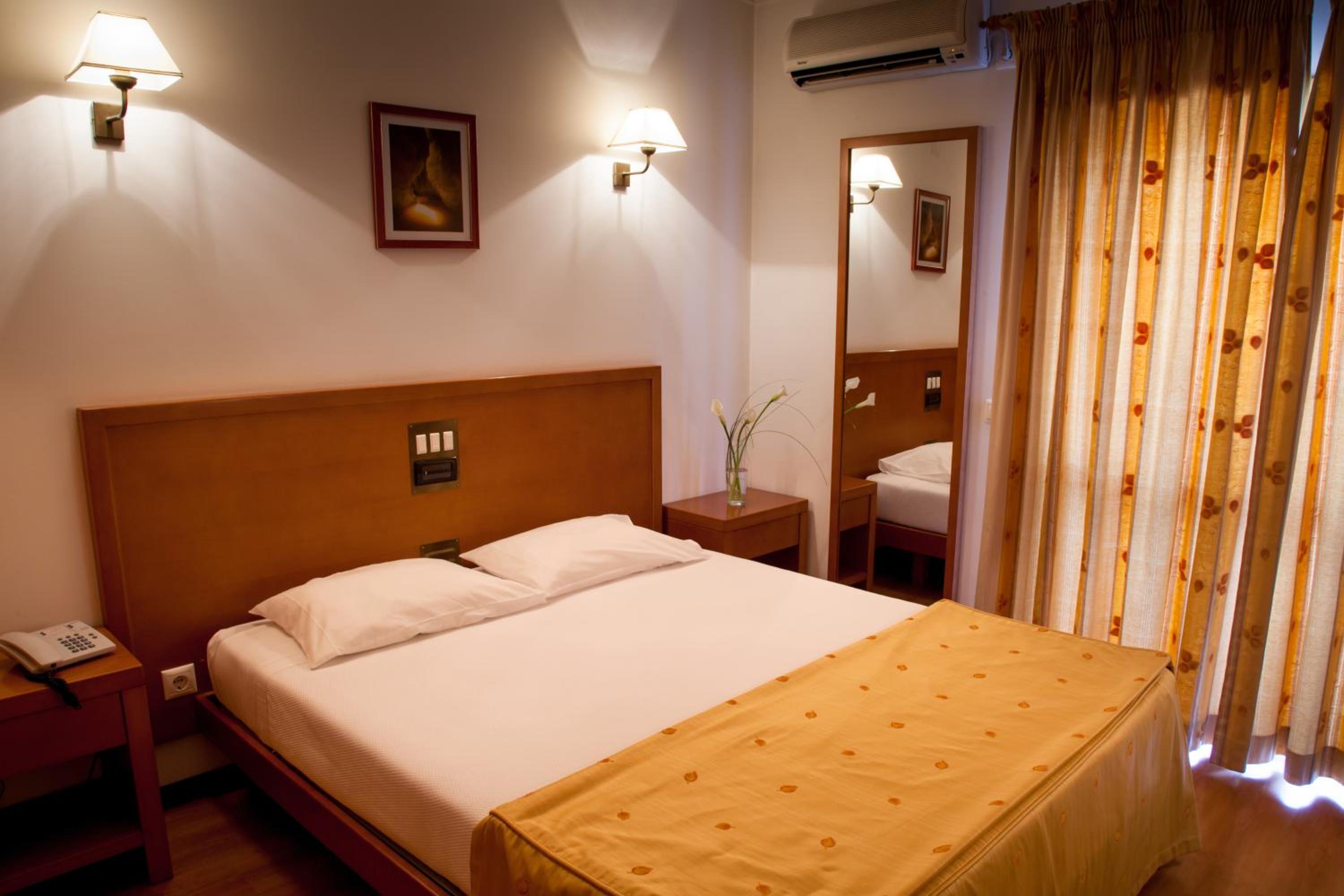 Double or Twin Room with Extra Bed - Photo 5