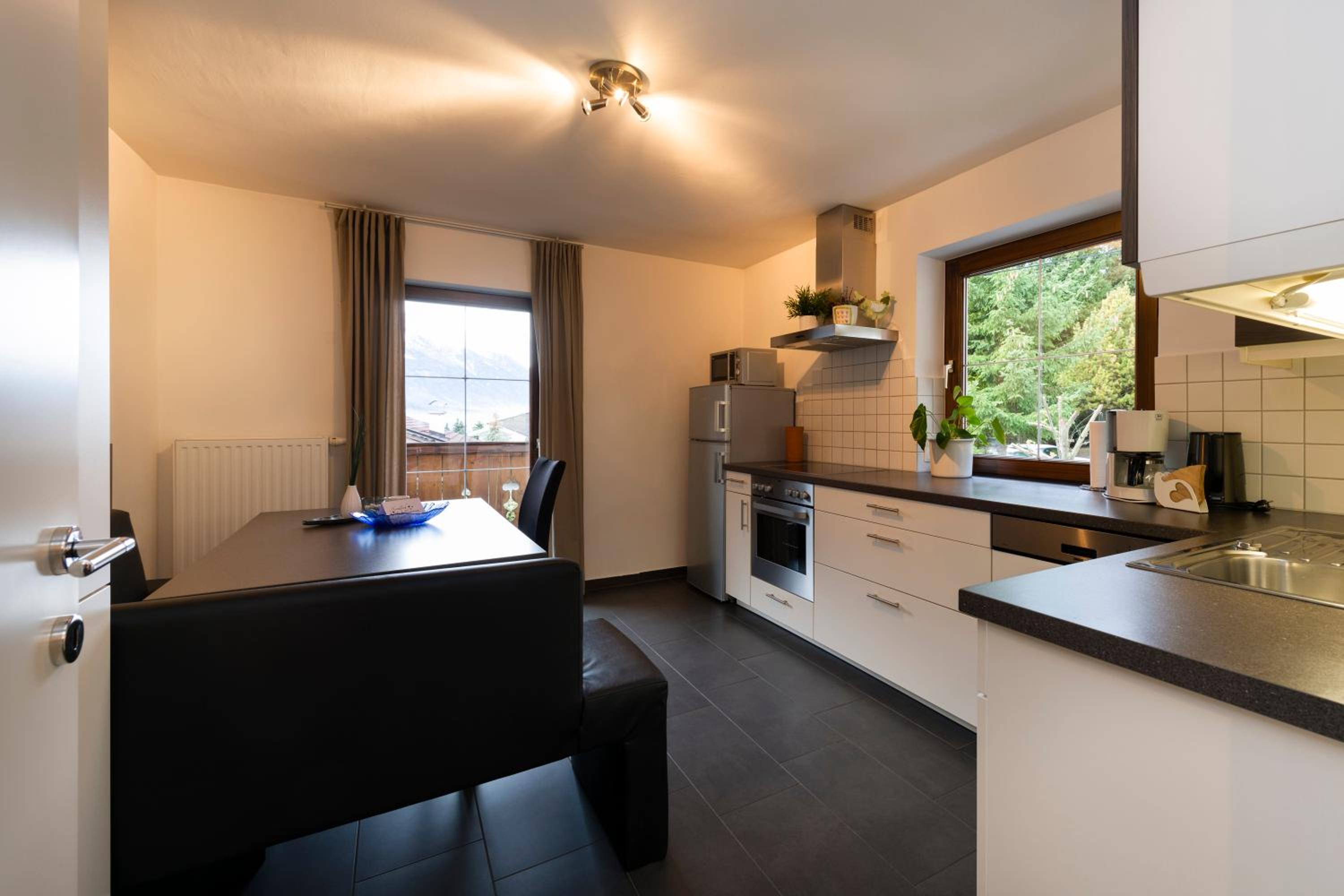 Apartment with Mountain View photo 3