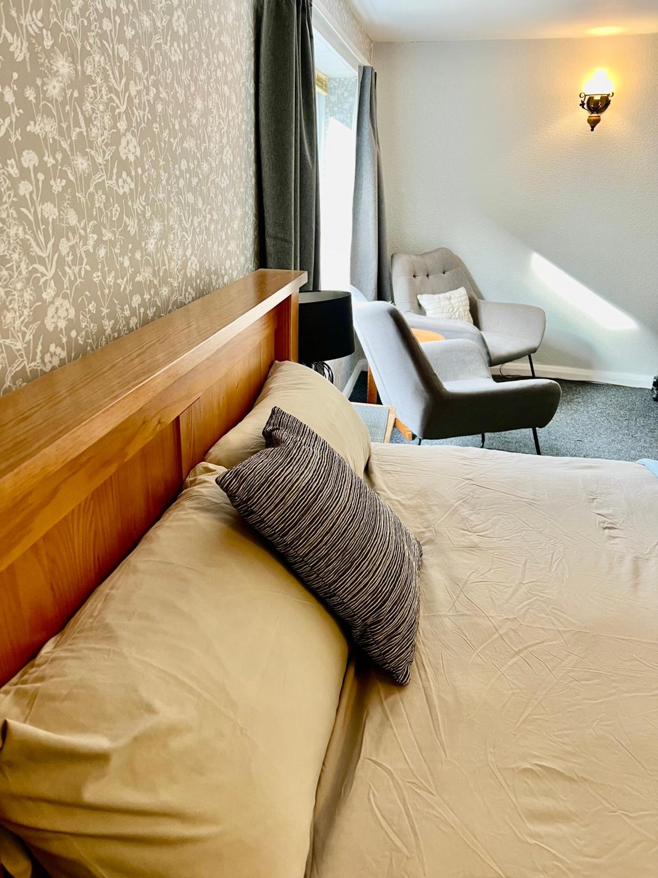 Double Room with Private Bathroom - Photo 7