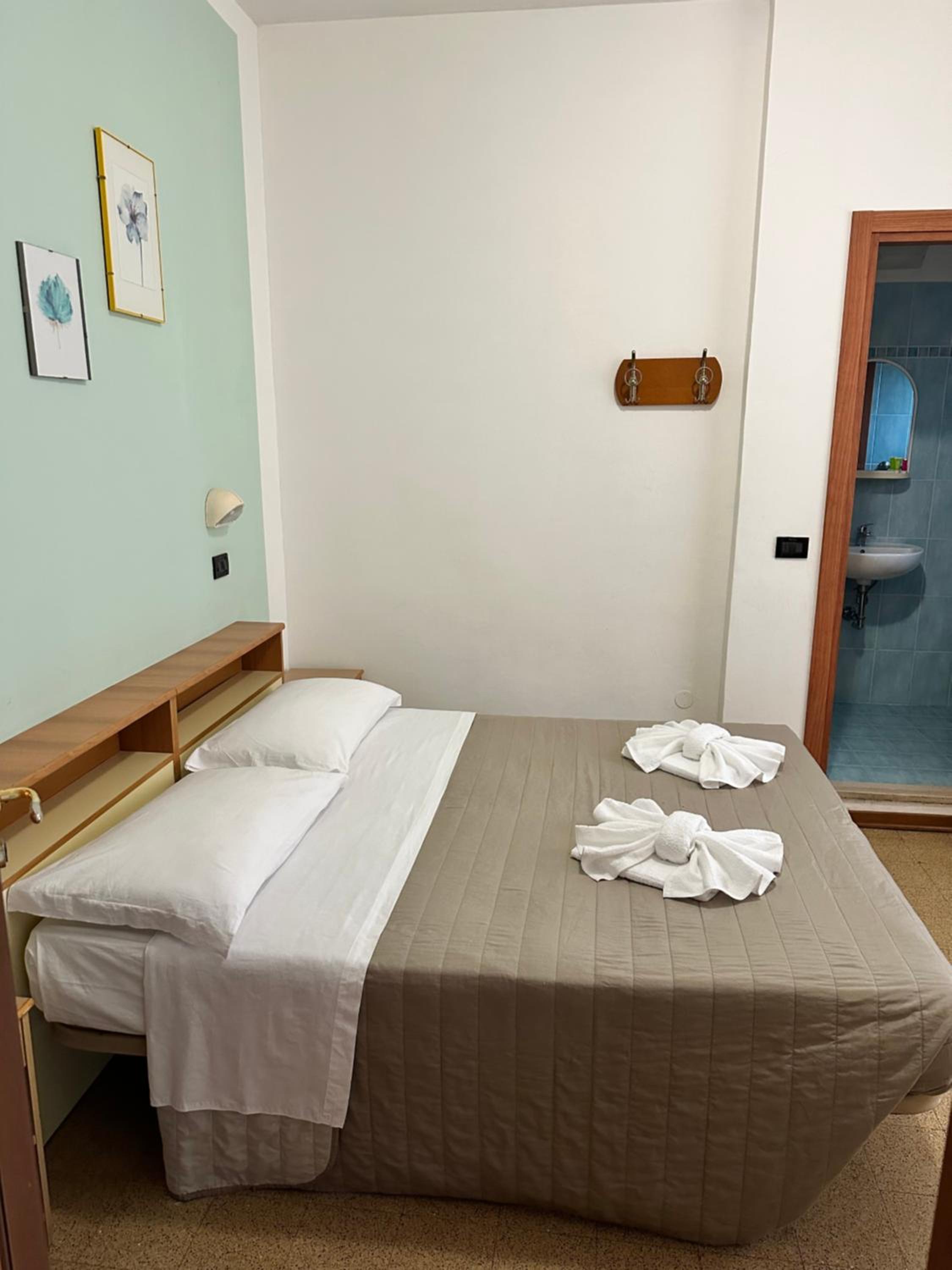 Standard Double Room - Photo 1