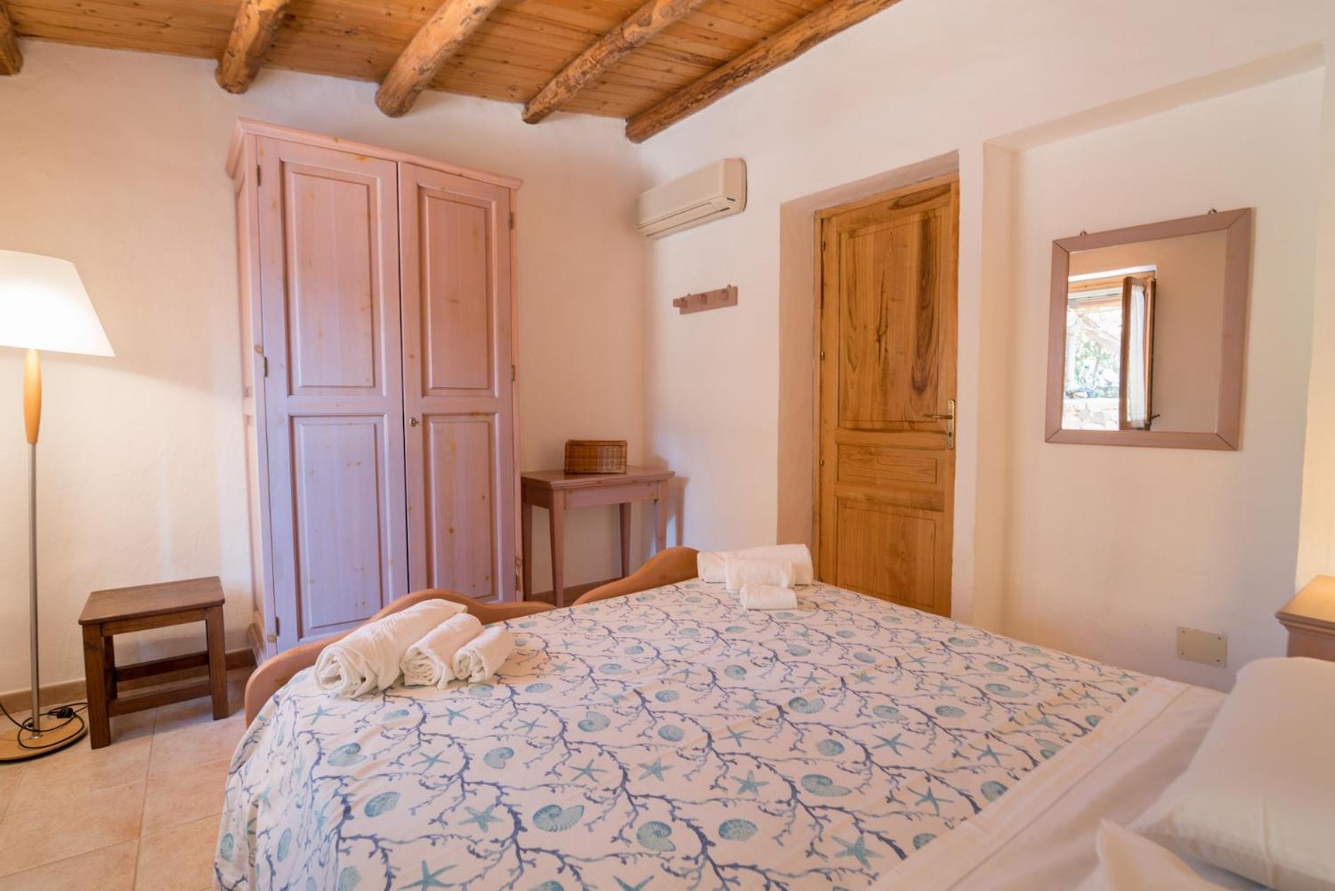 Three-Bedroom Standard Apartment - Photo 4