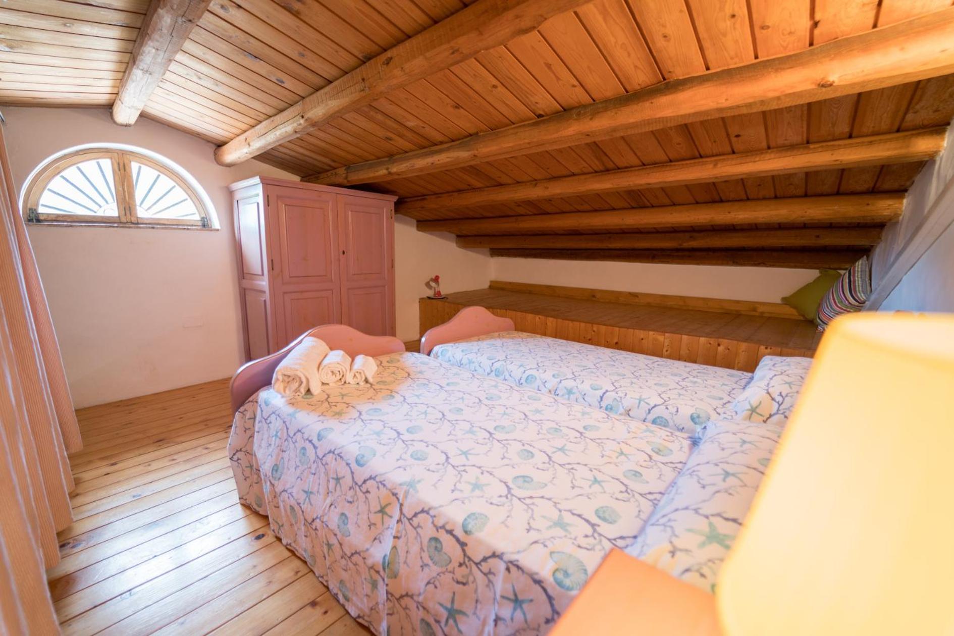 Three-Bedroom Standard Apartment - Photo 5