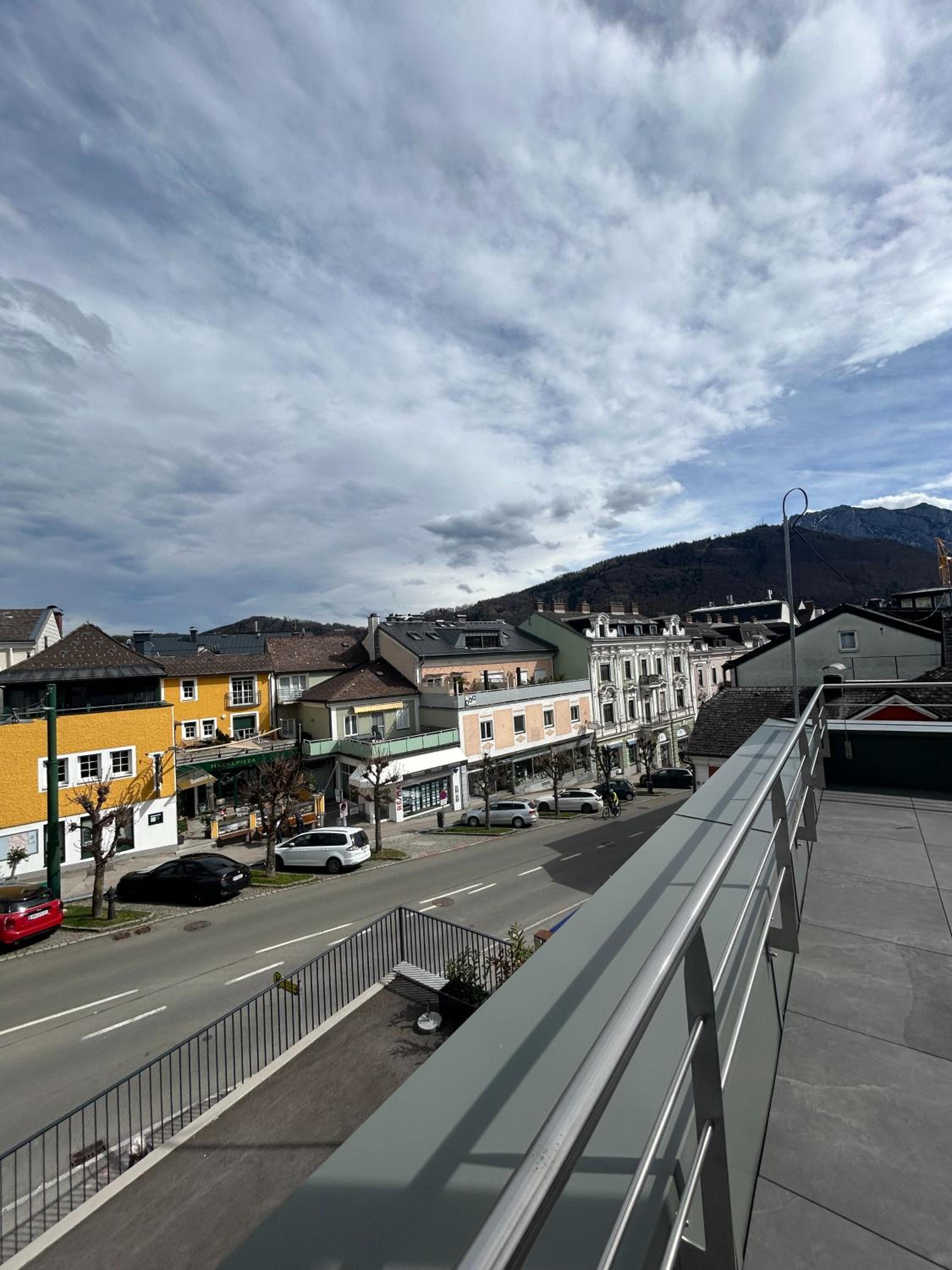 Apartment with Mountain View photo 3