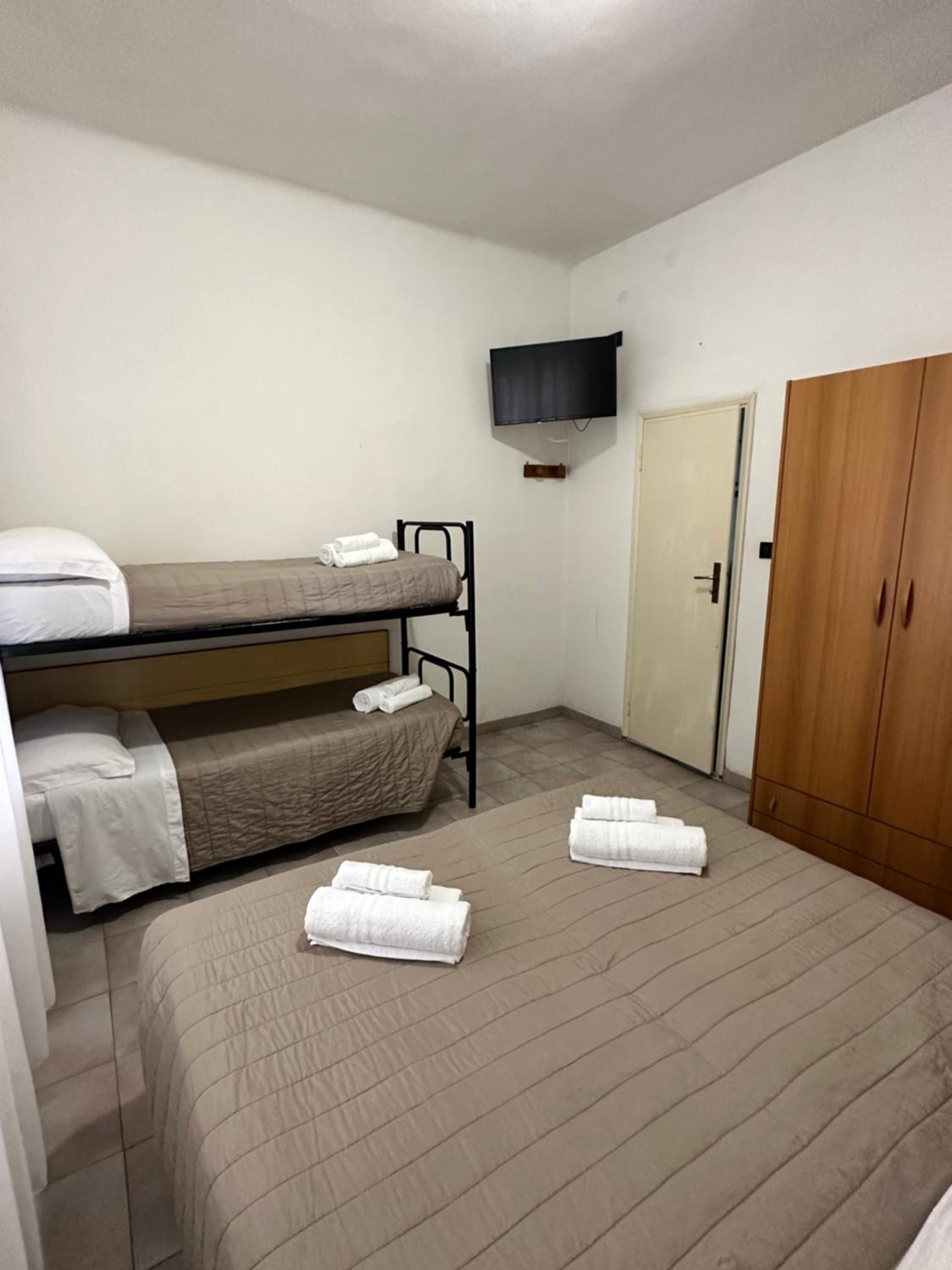 Standard Quadruple Room - Photo 2