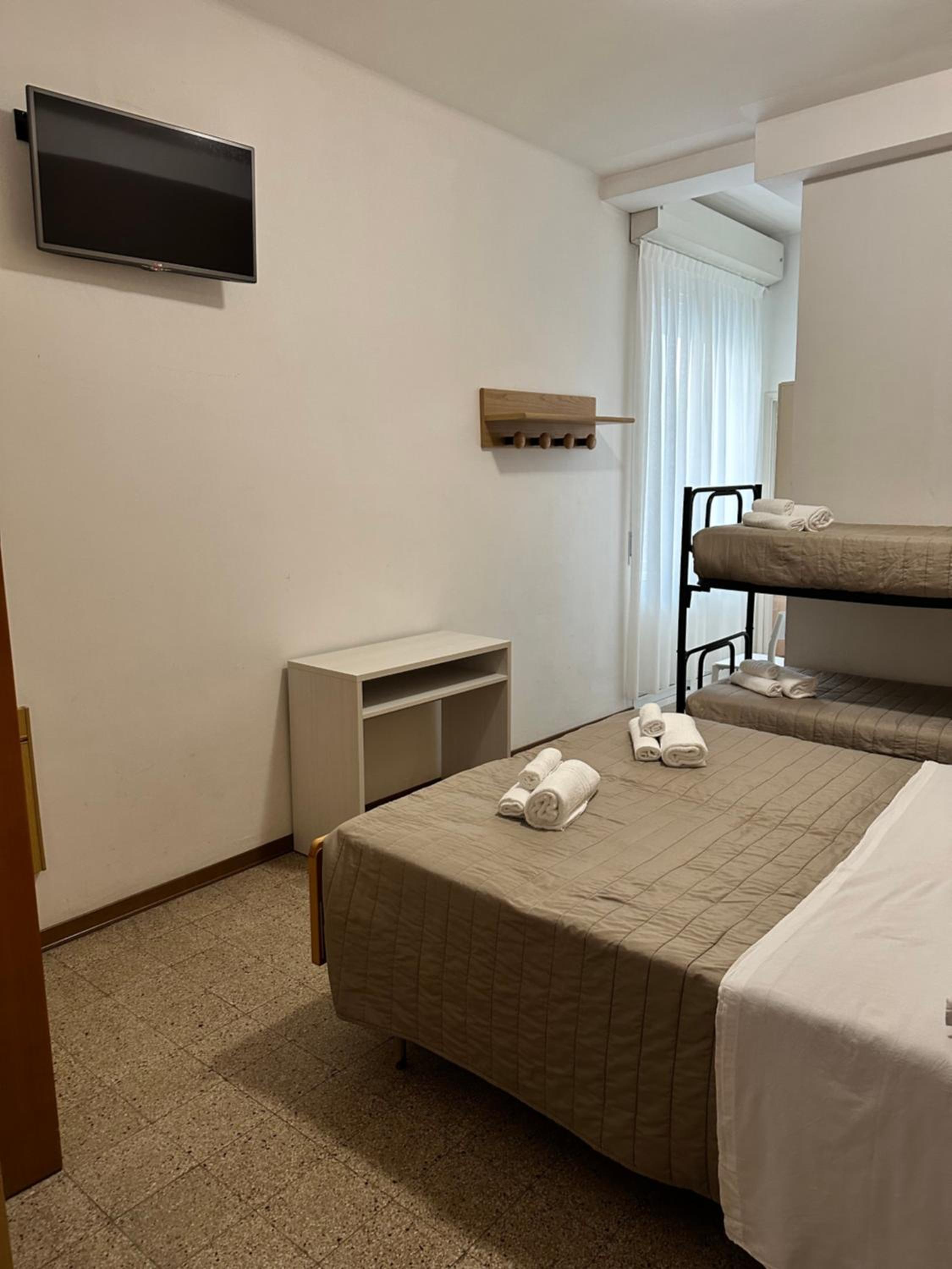Standard Quadruple Room - Photo 3