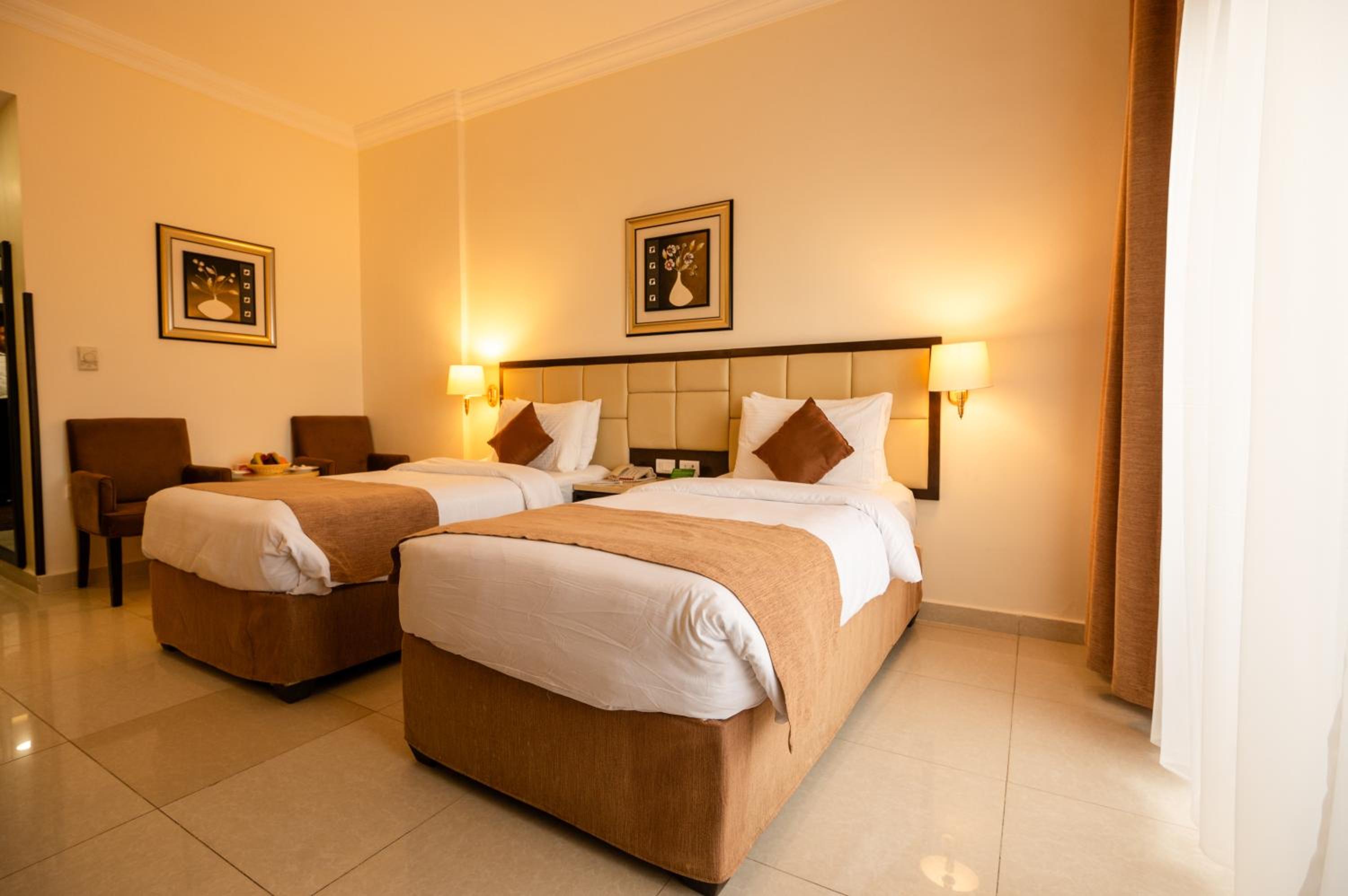 Standard Twin Room with Mountain View