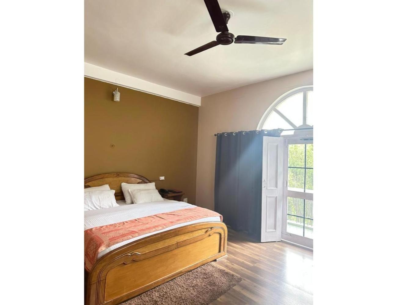 Budget Double Room photo 3
