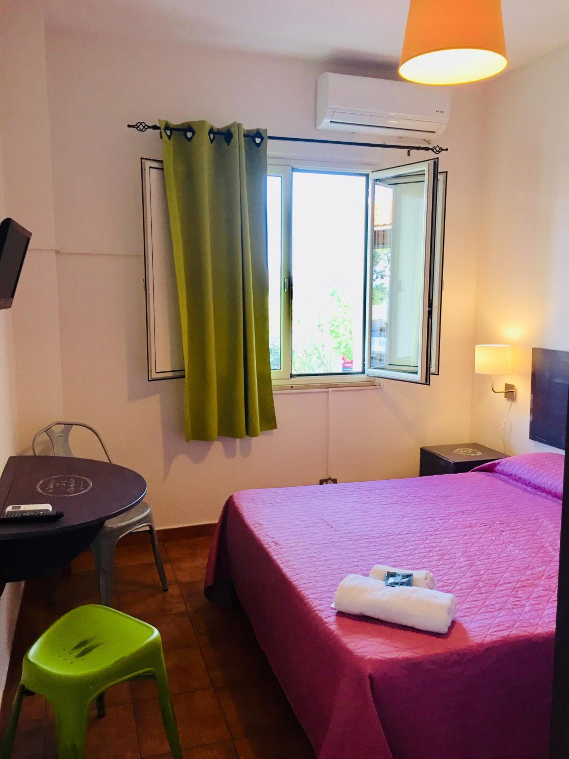 Single Room with Private Bathroom photo 2