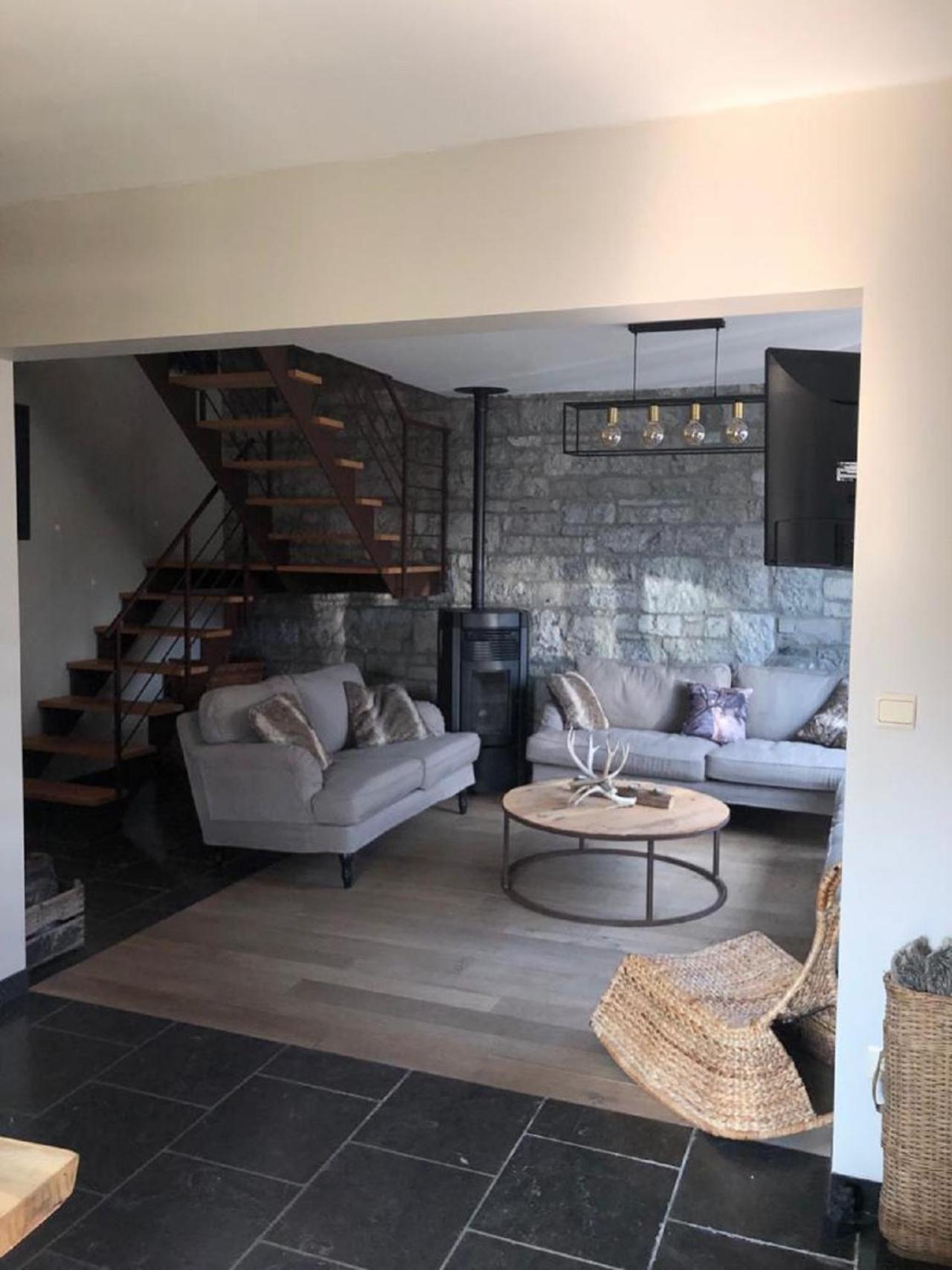Five-Bedroom House photo 1
