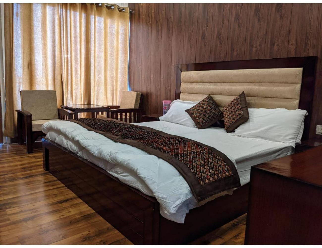 Deluxe Queen Room