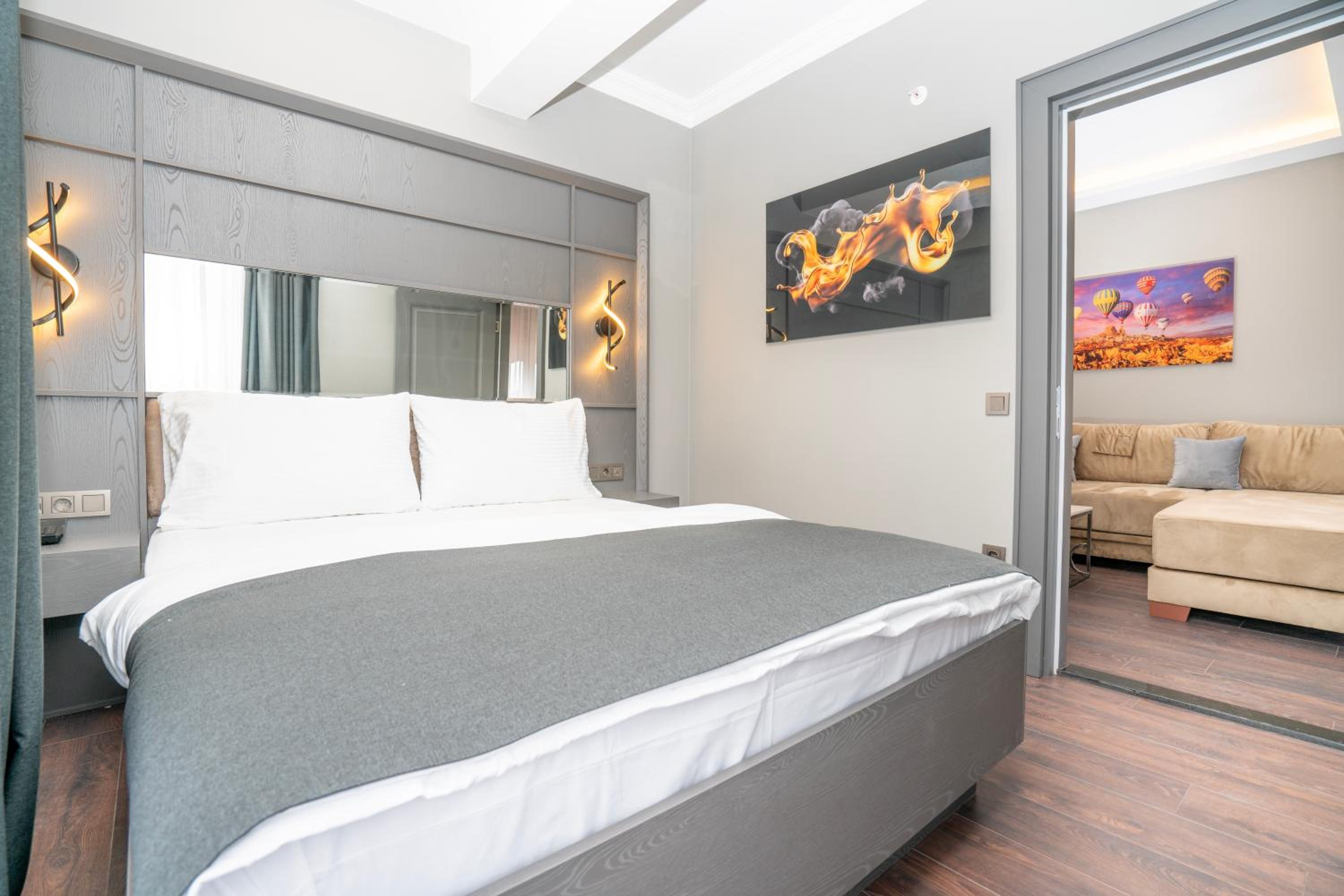 Deluxe Junior Suite photo 2