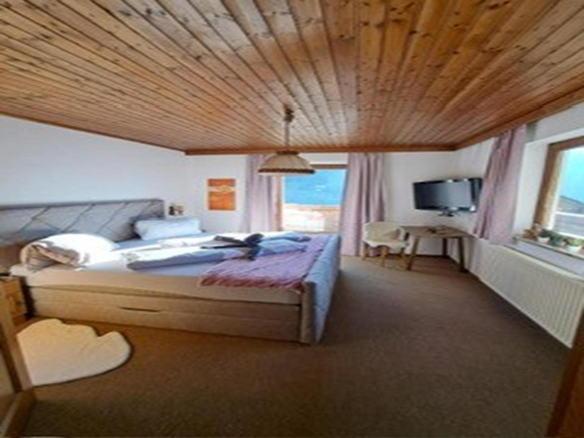 Double Room With Shared Shower And Toilet photo 3