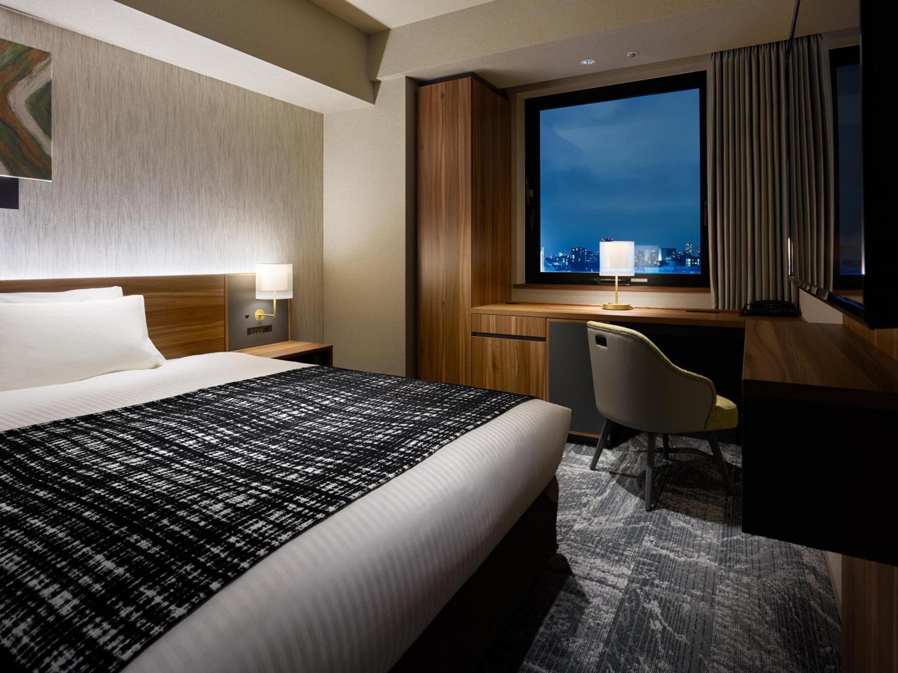 Standard Double Room with Desk