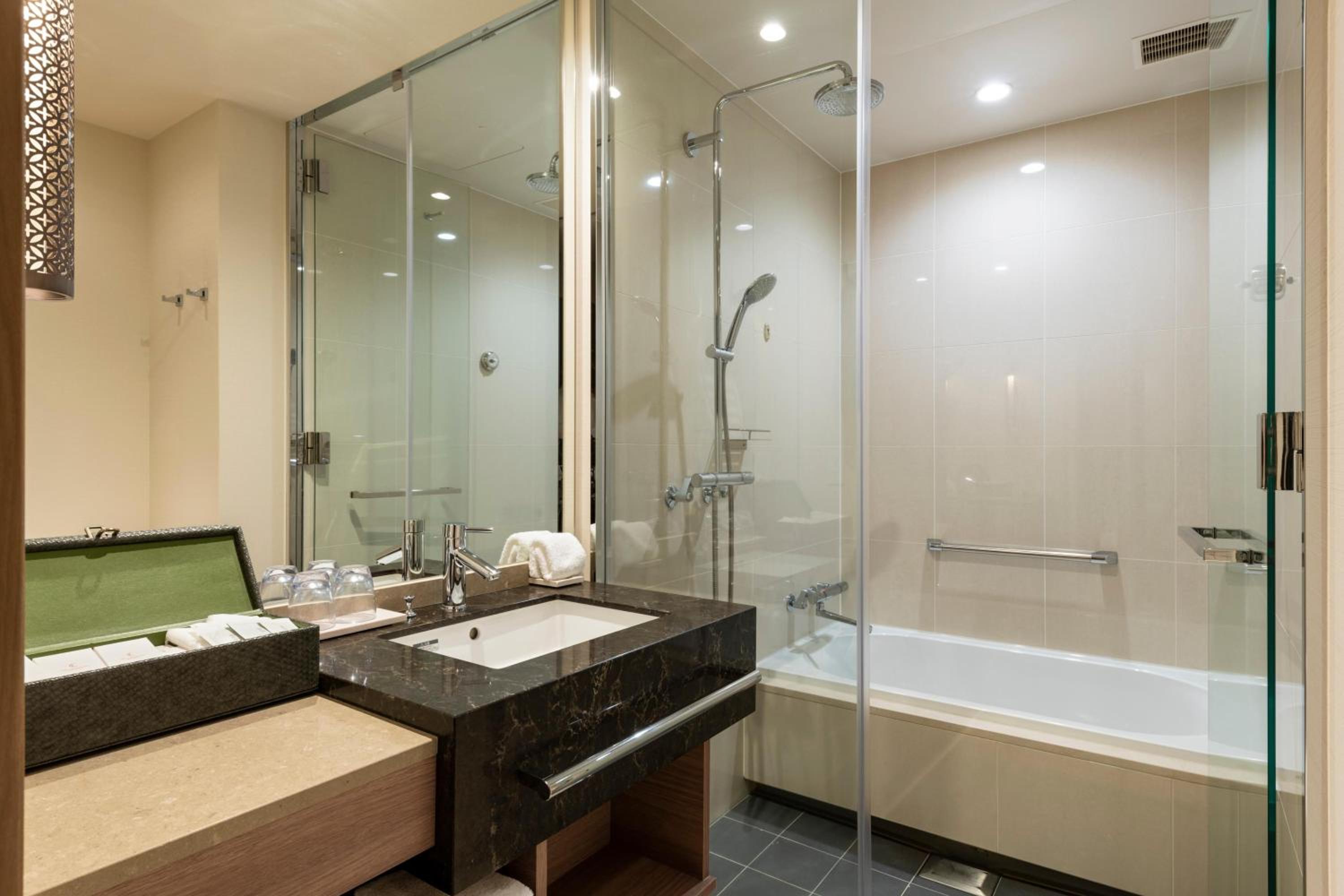 Hotel The Celestine Ginza bathroom photo