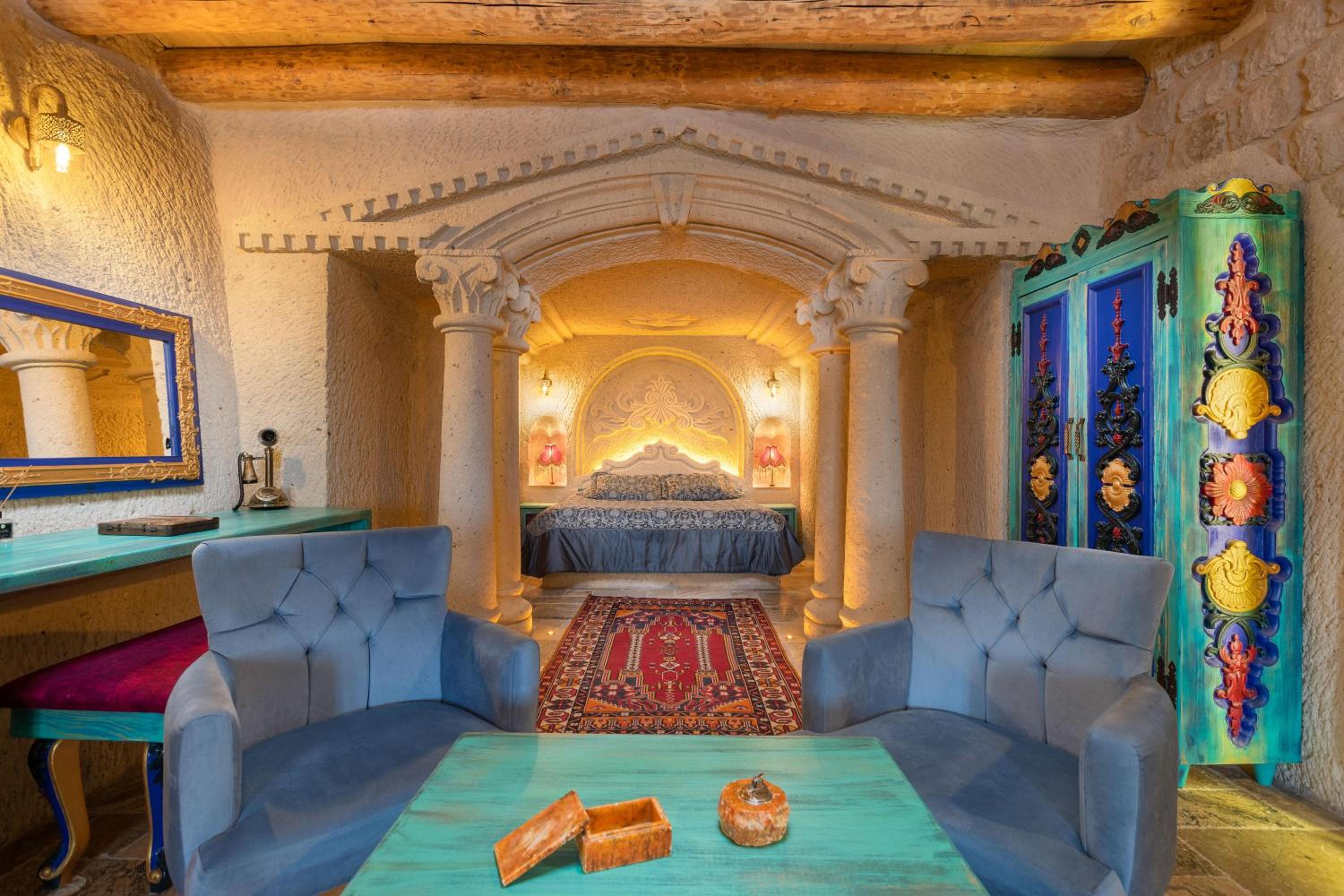Deluxe Cave Suite - Photo 8