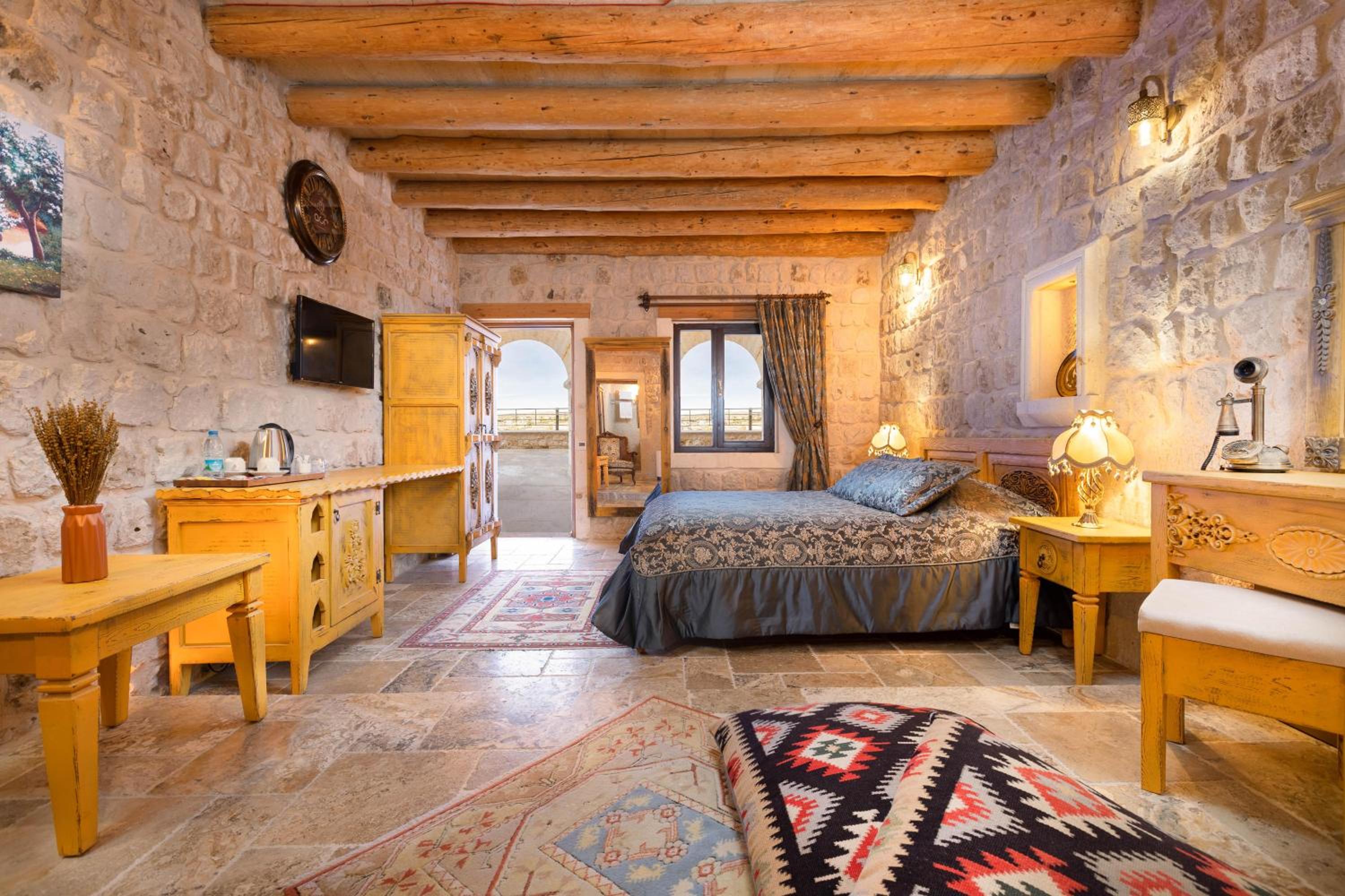Deluxe Cave Suite - Photo 11