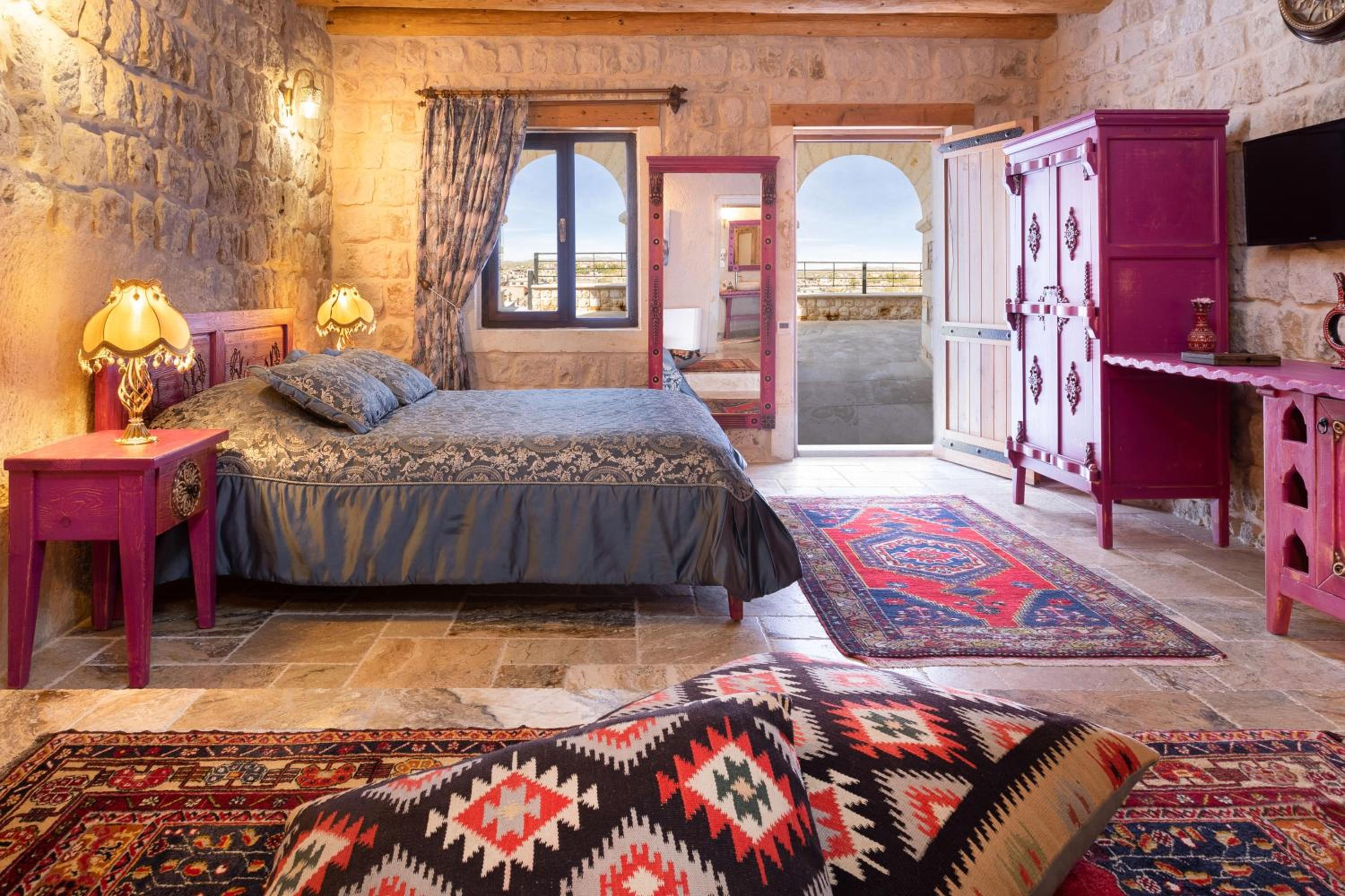 Deluxe Cave Suite - Photo 12